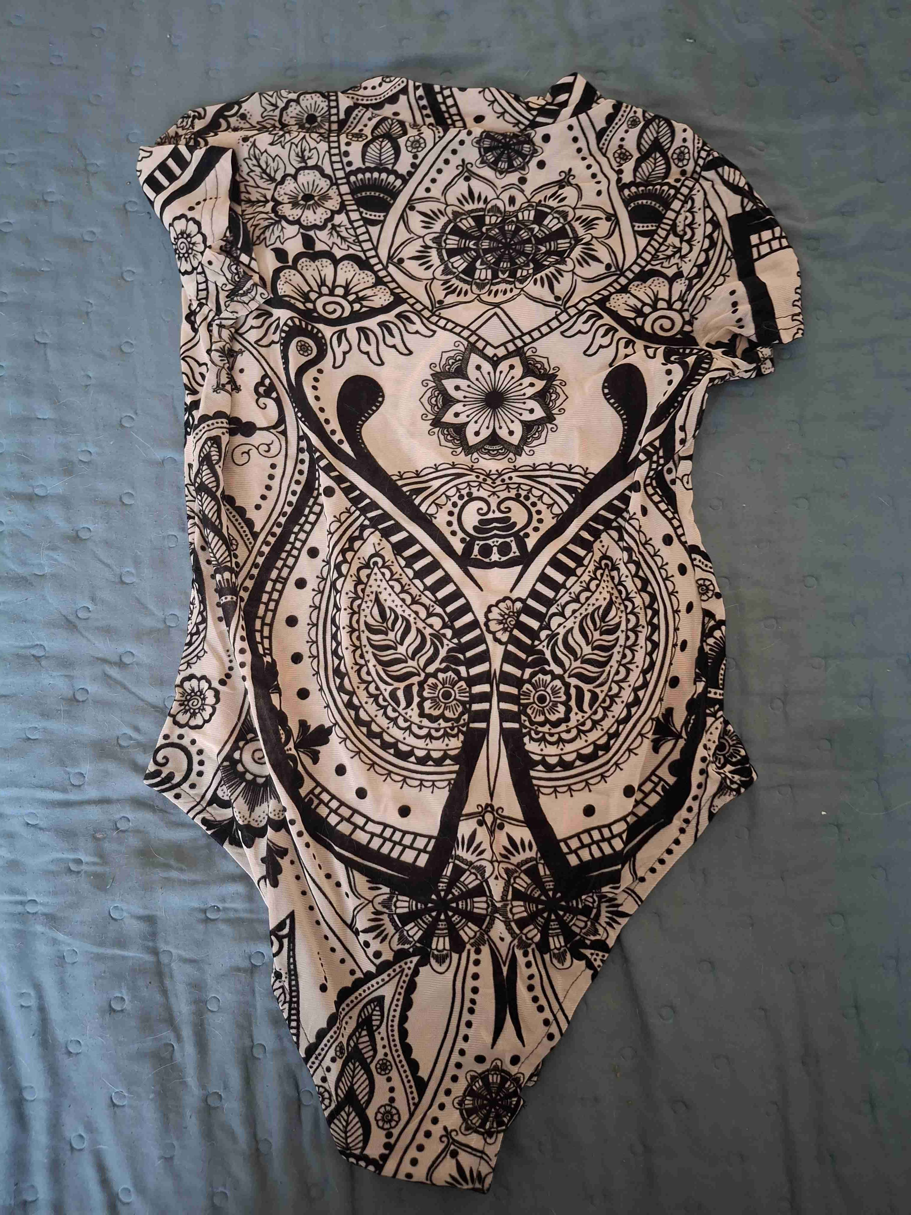 Bodysuit estampado tono piel y negro - miniatura 2