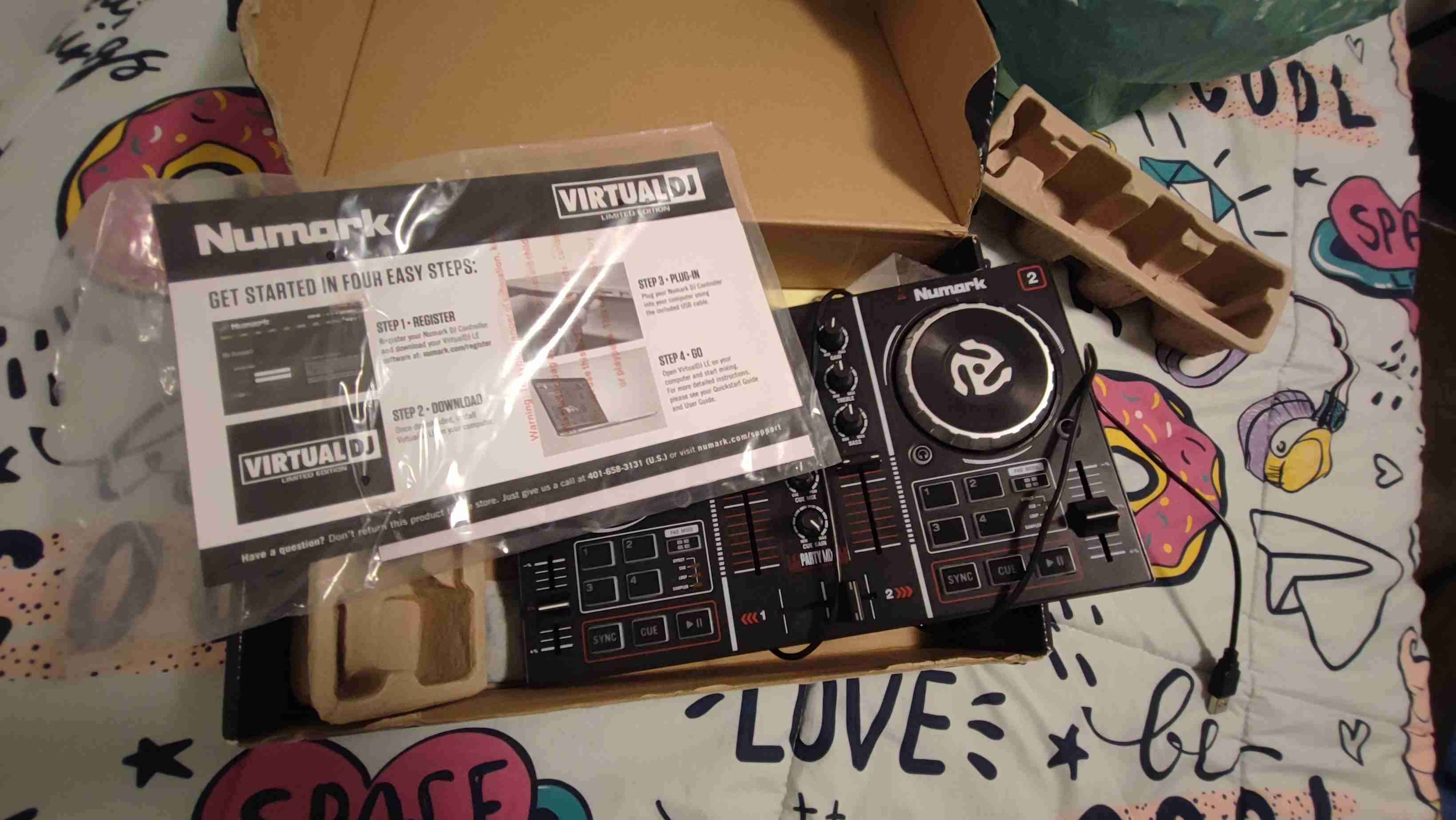 Controlador DJ Numark con software