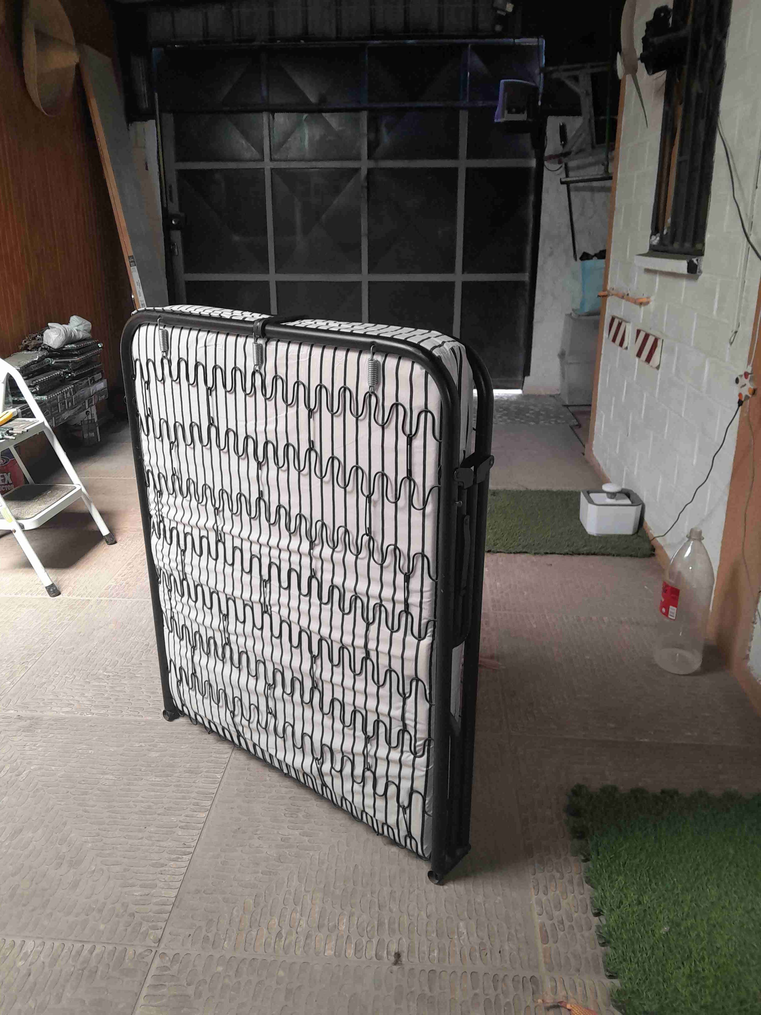 Cama plegable de metal - miniatura 4