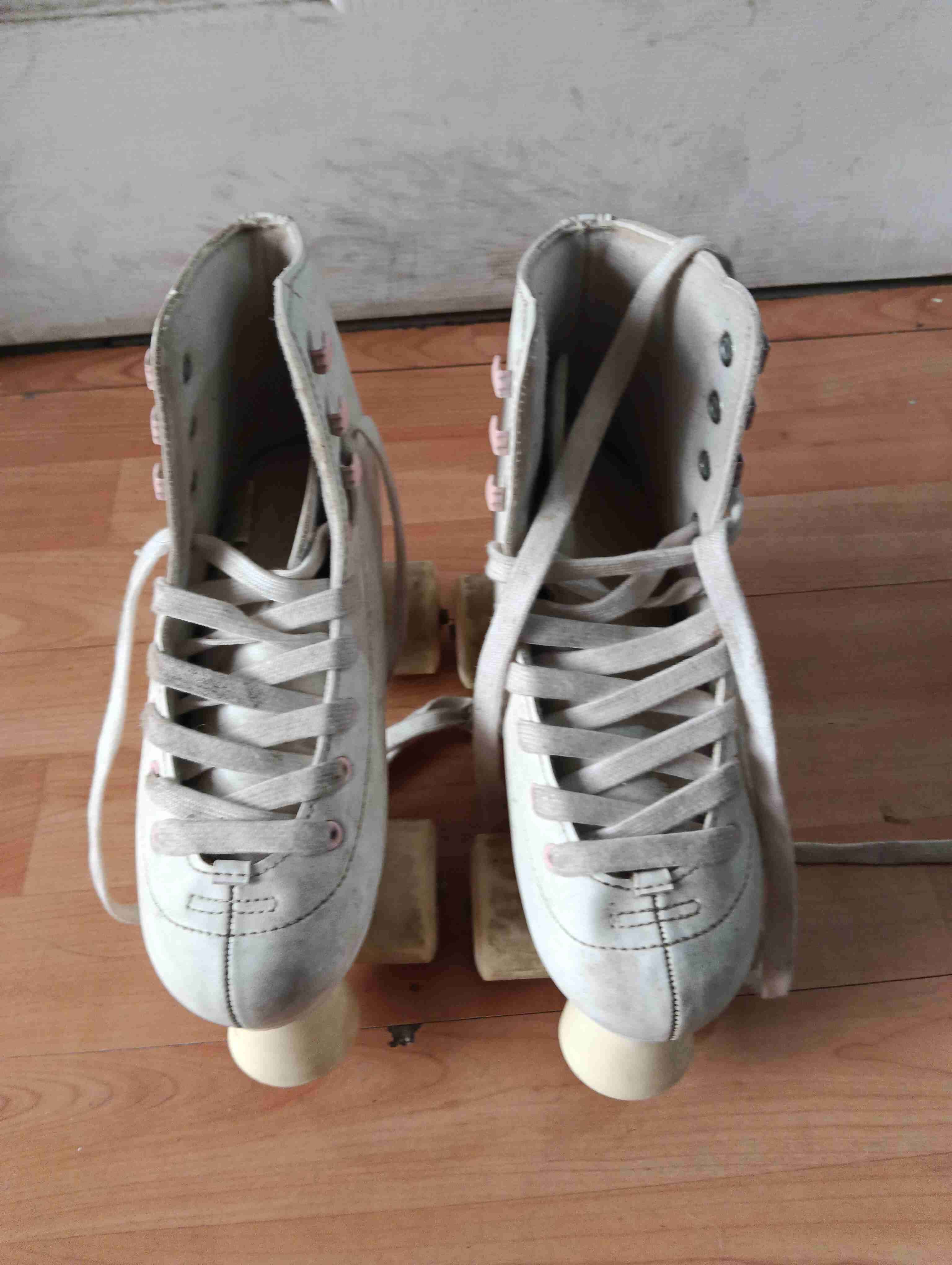 Patines de cuatro ruedas blanco con rosa - miniatura 2