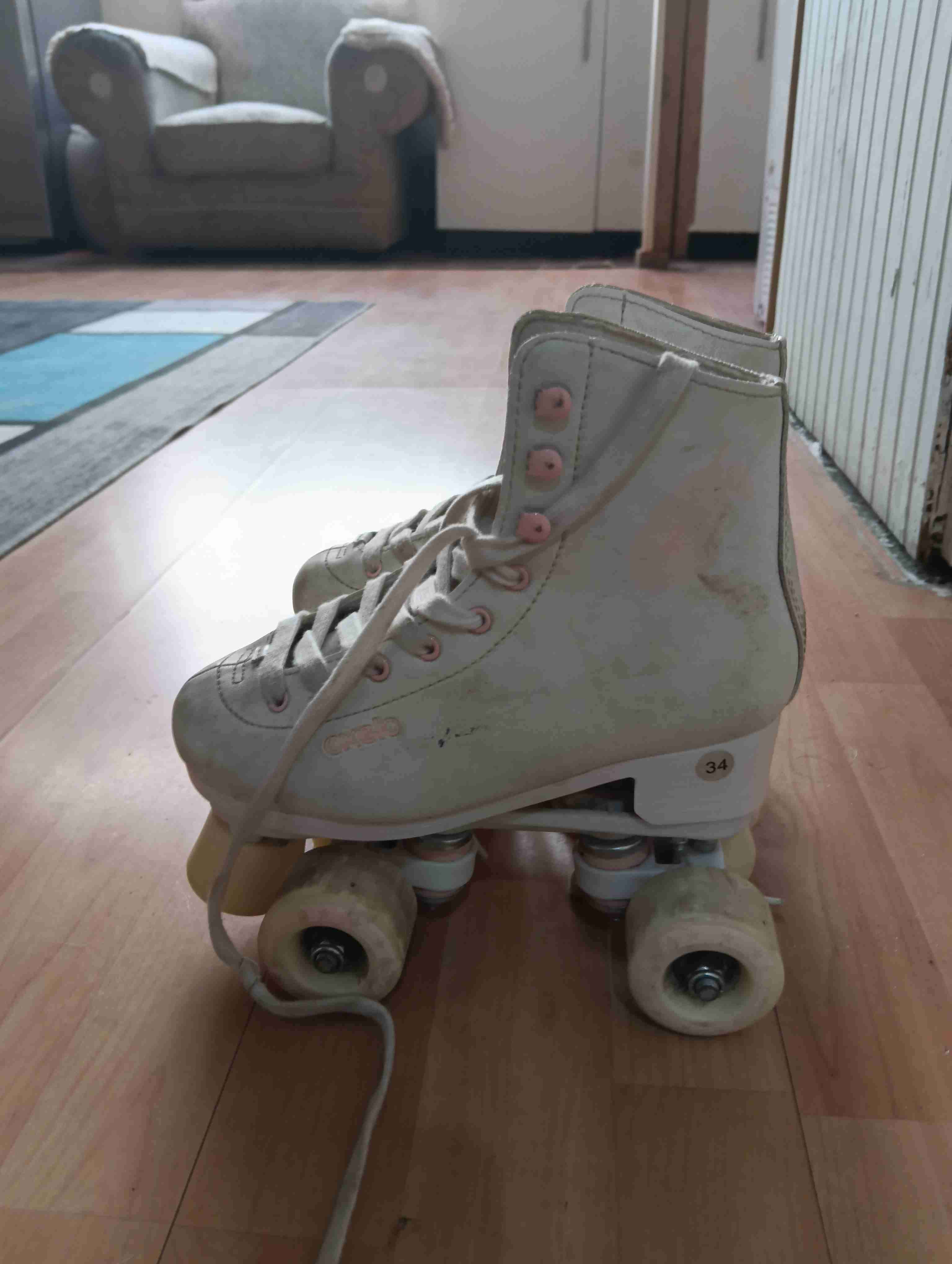 Patines de cuatro ruedas blanco con rosa - miniatura 3