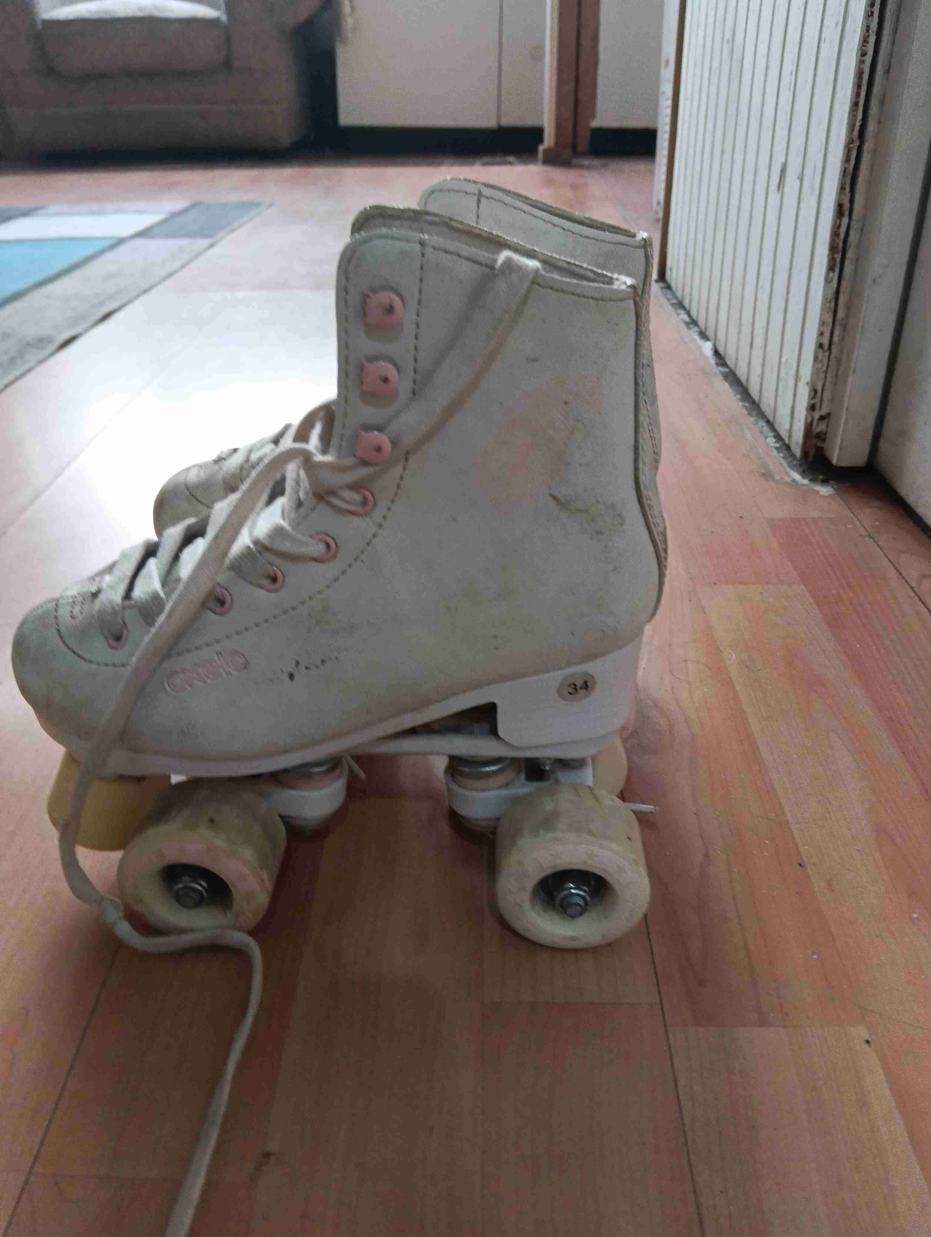 Patines de cuatro ruedas blanco con rosa - miniatura 4