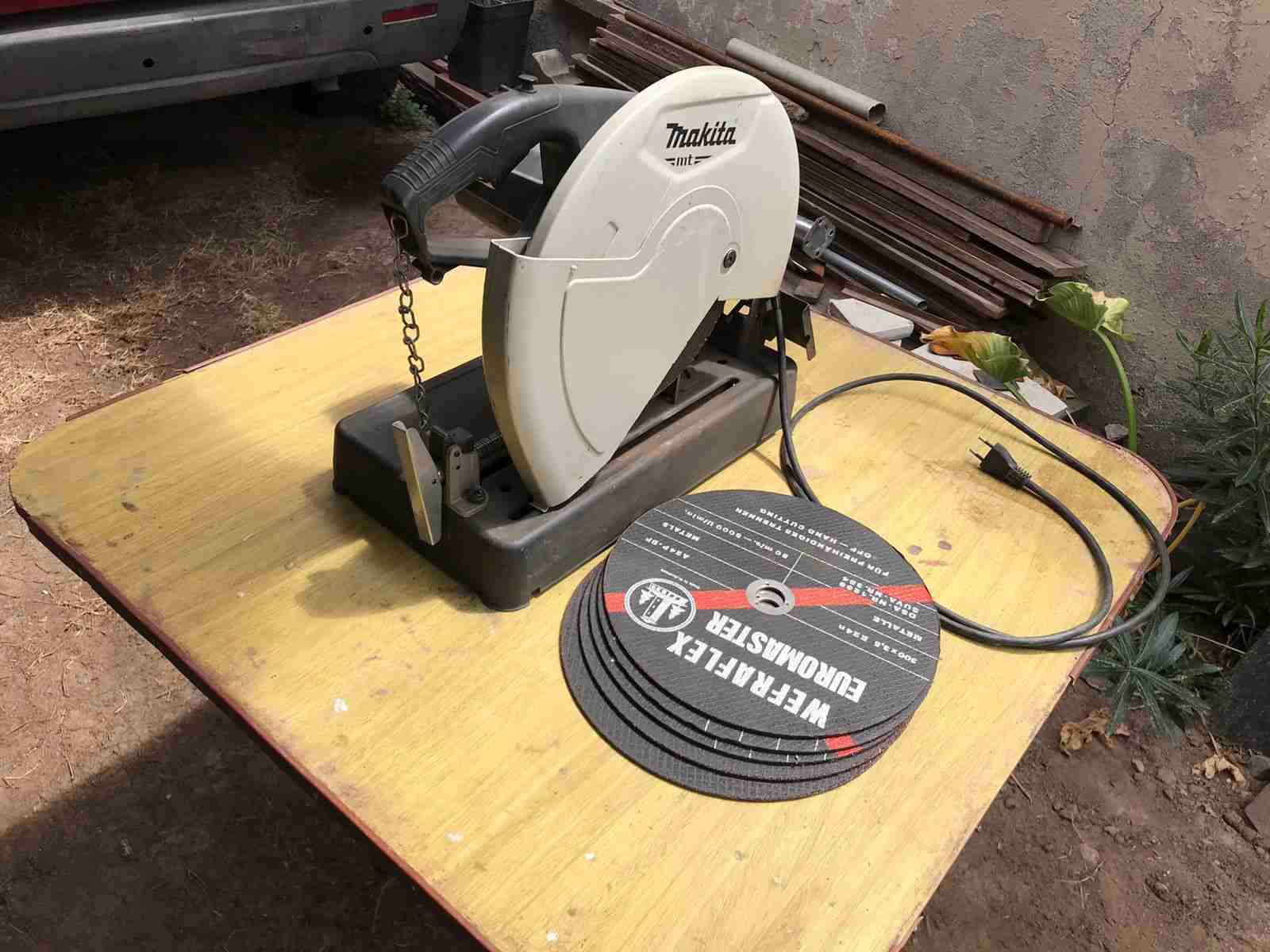 Tronzadora Makita Mt M2410G 2.000W - miniatura 4