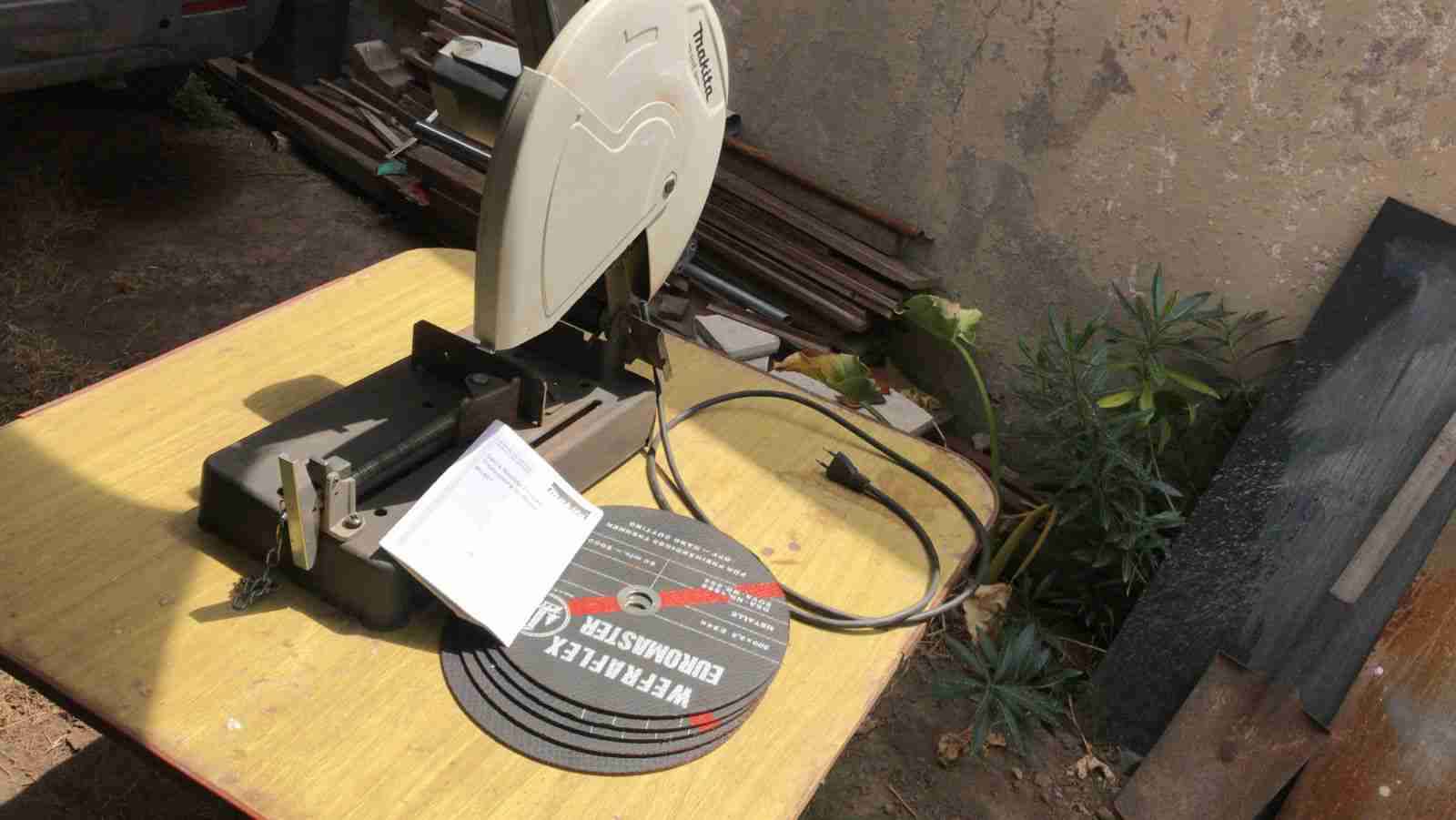 Tronzadora Makita Mt M2410G 2.000W - miniatura 5