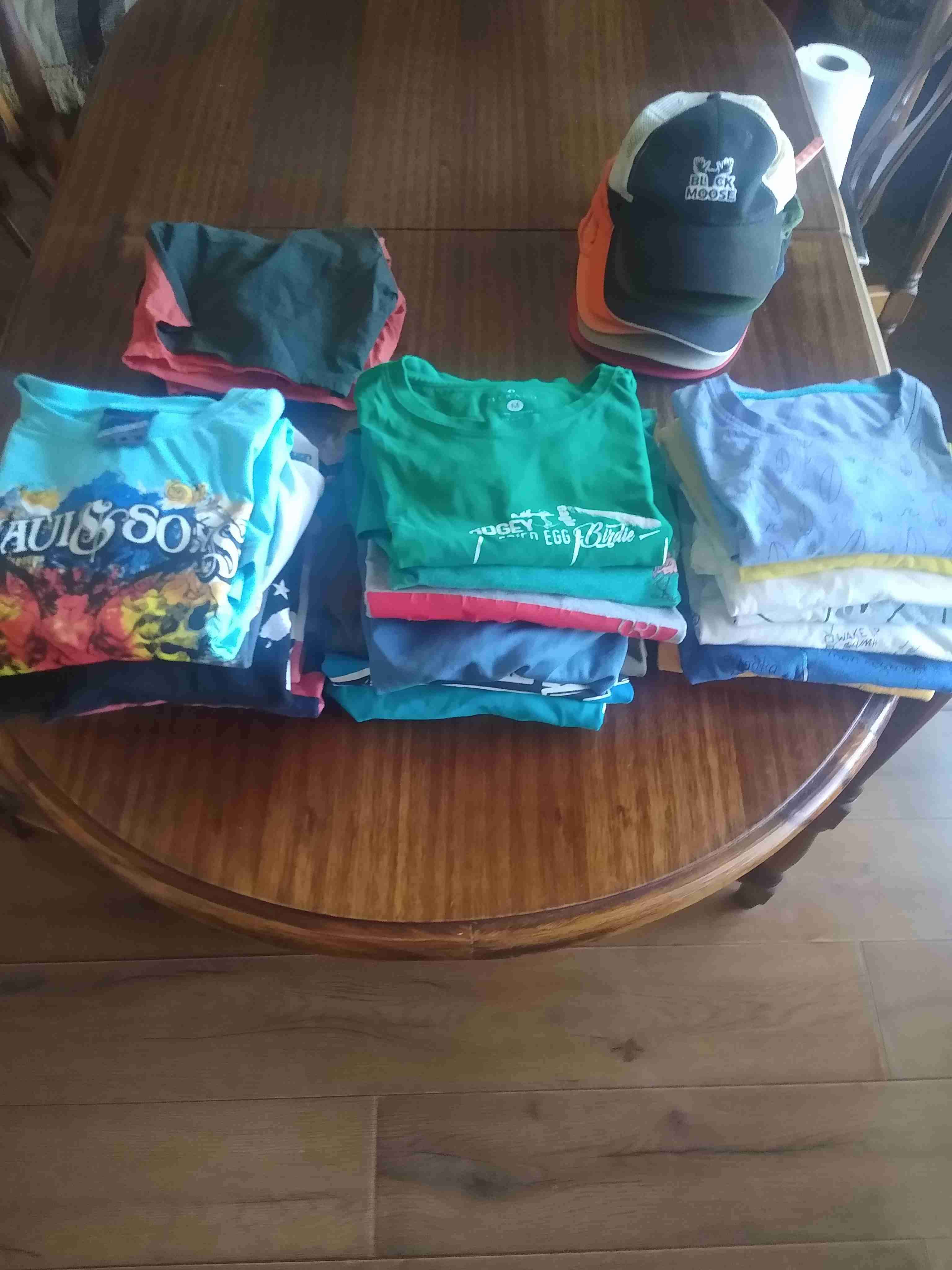 Lote de poleras para niño. - miniatura 2