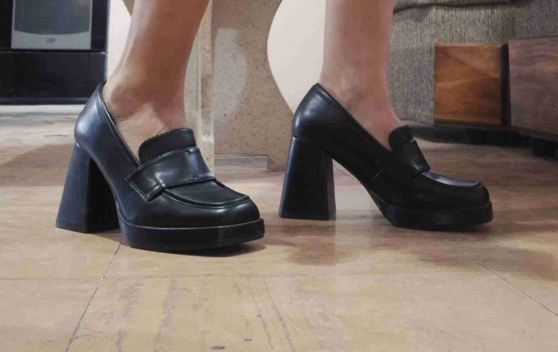Zapatos de tacón negros de mujer - miniatura 2