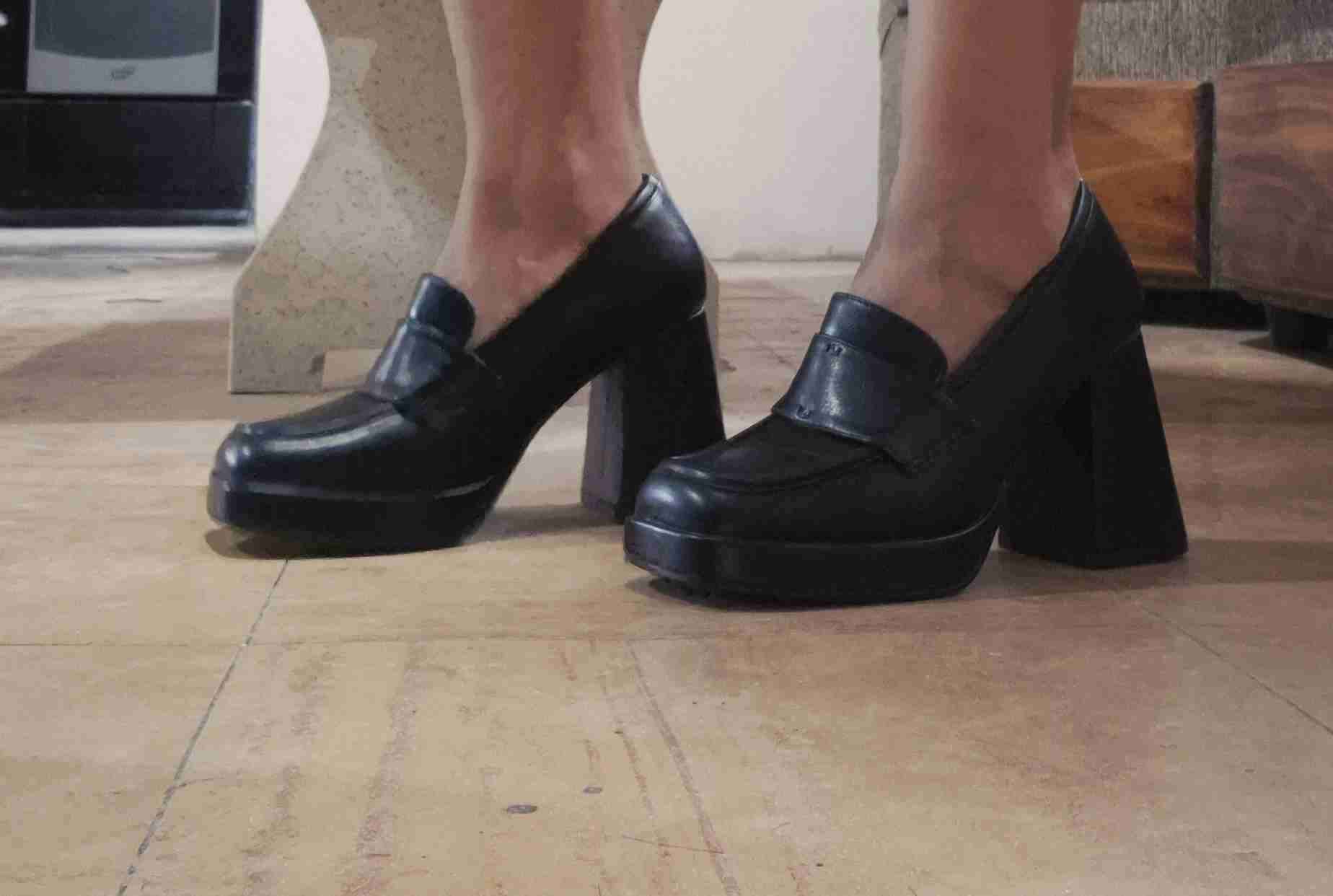 Zapatos de tacón negros de mujer - miniatura 4