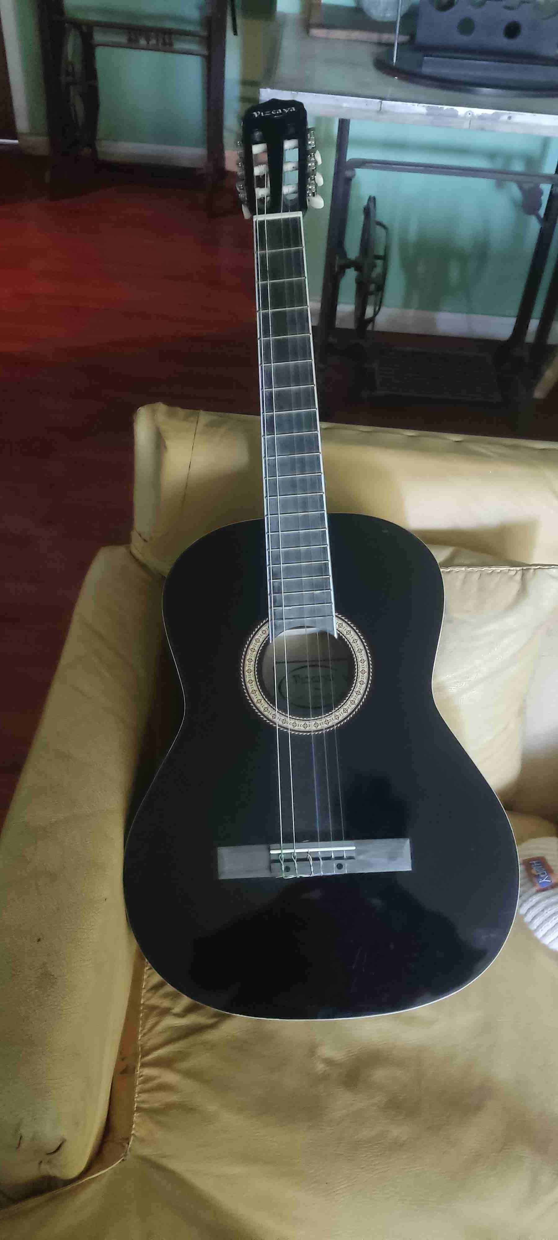 Guitarra clásica negra Vizcaya