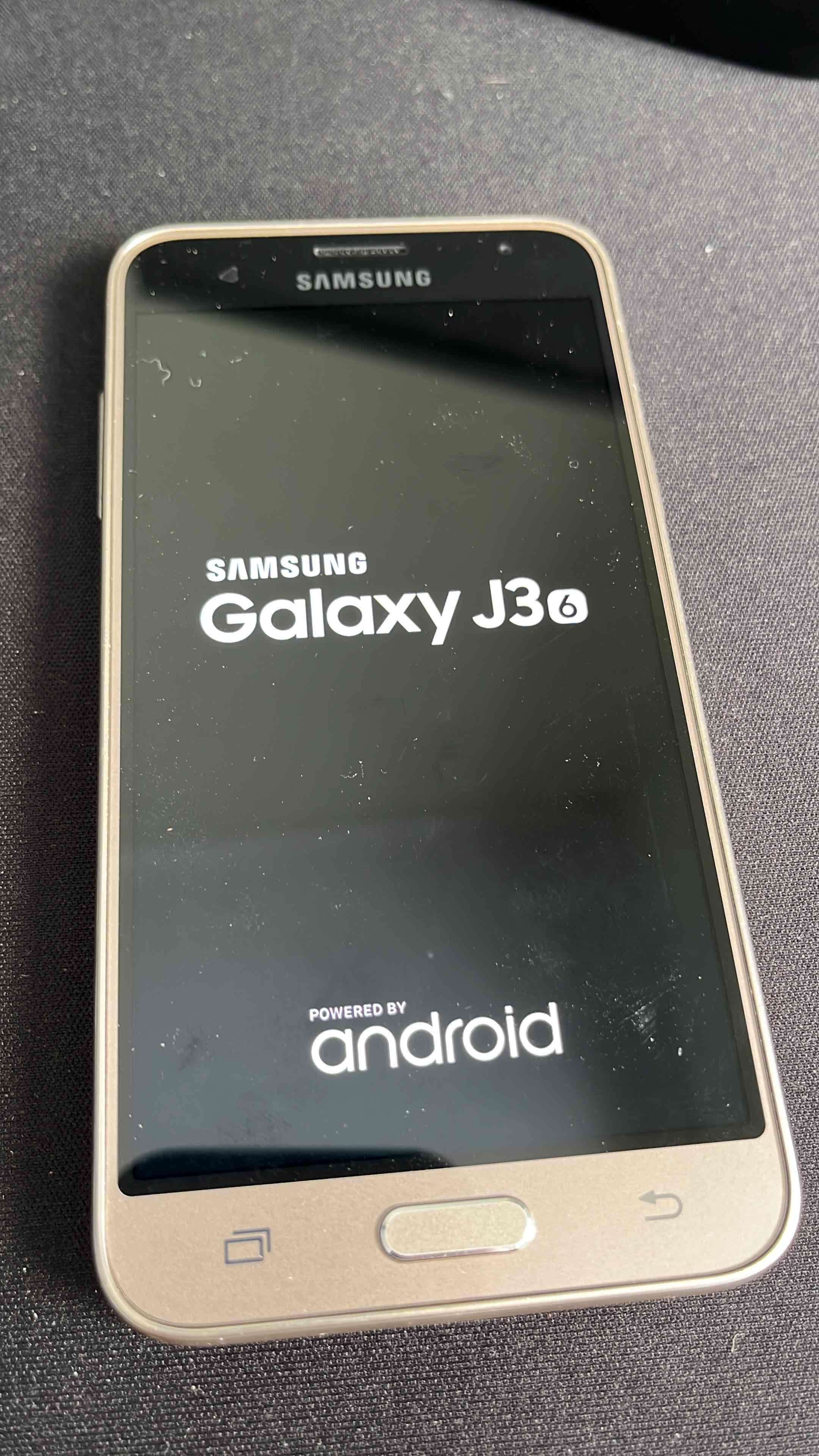 Samsung Galaxy J3 dorado