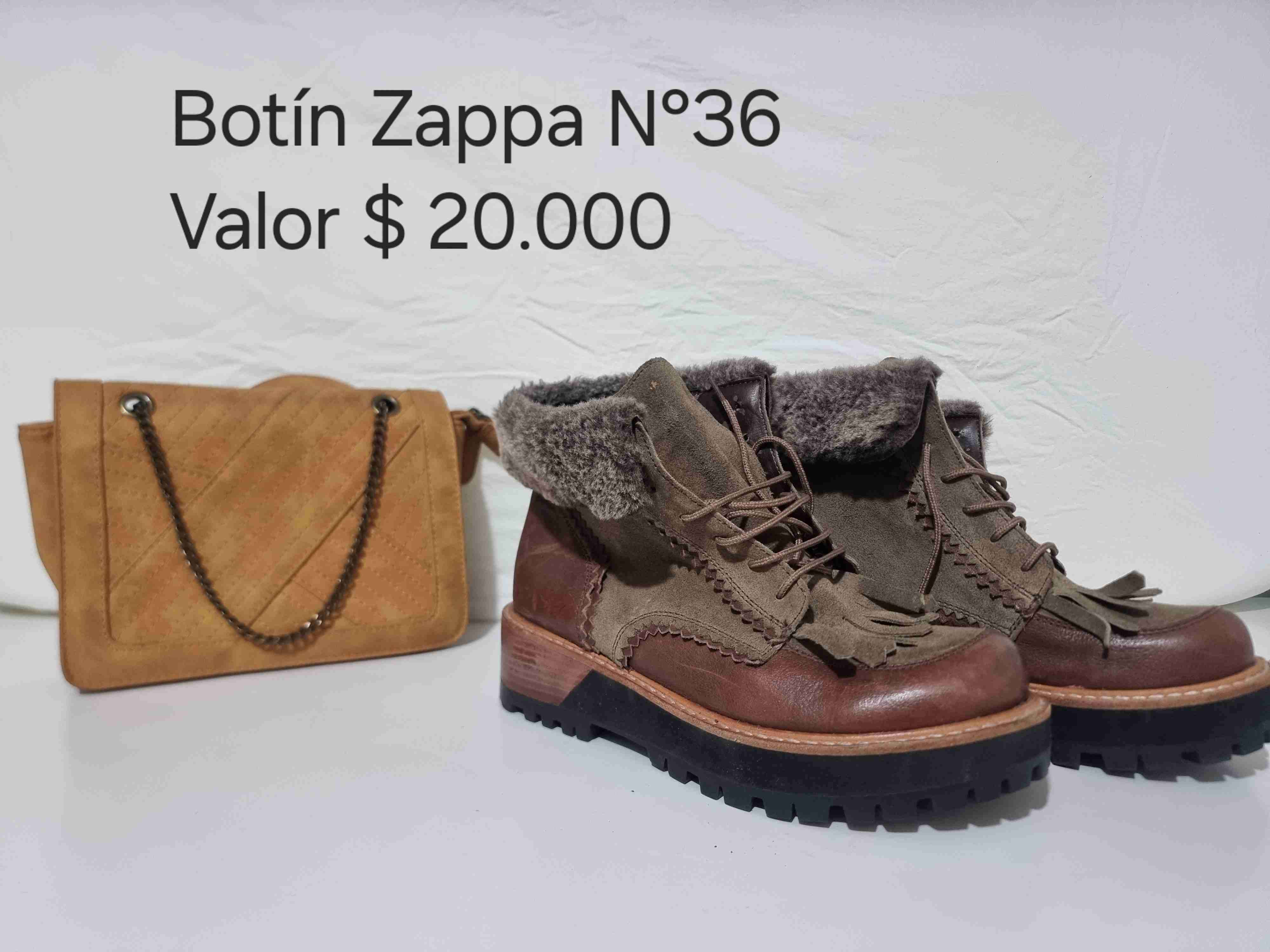 Botines negros con tachas - miniatura 3