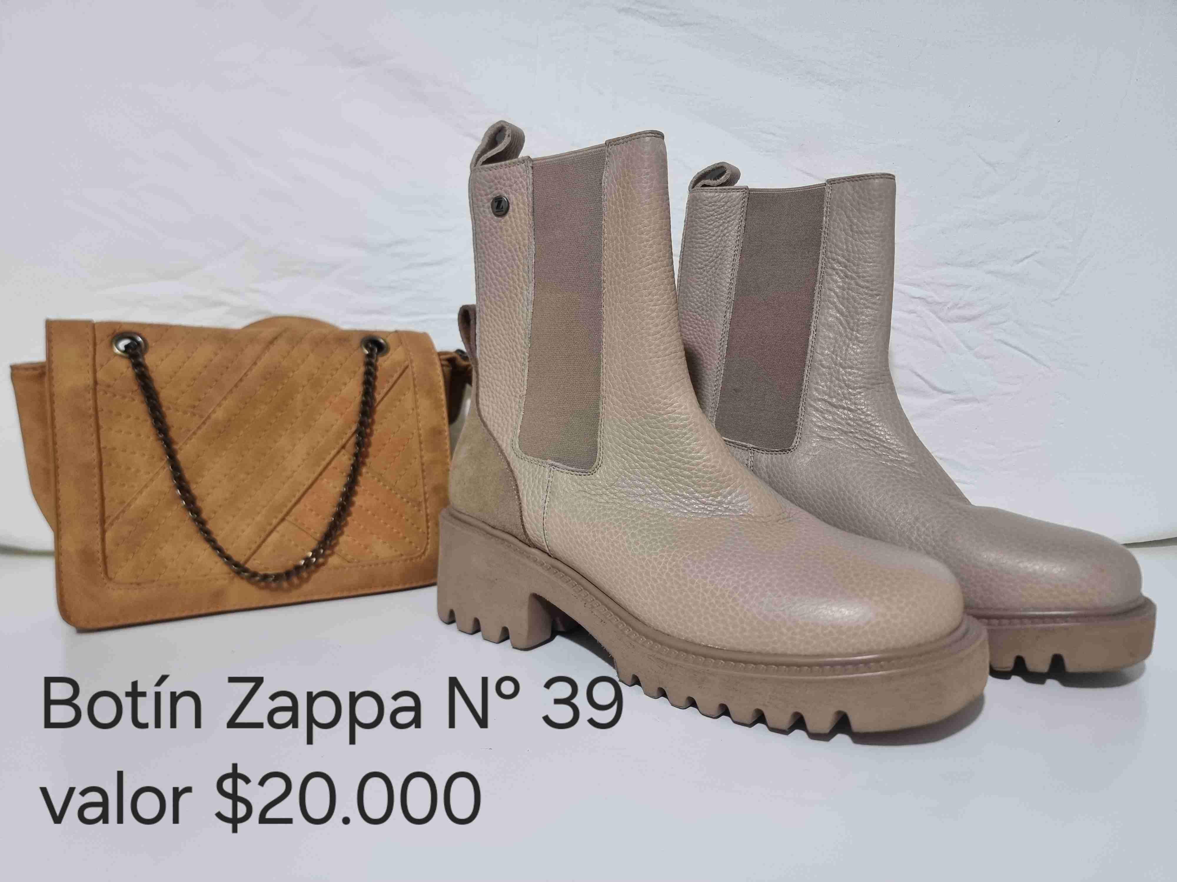 Botines negros con tachas - miniatura 4