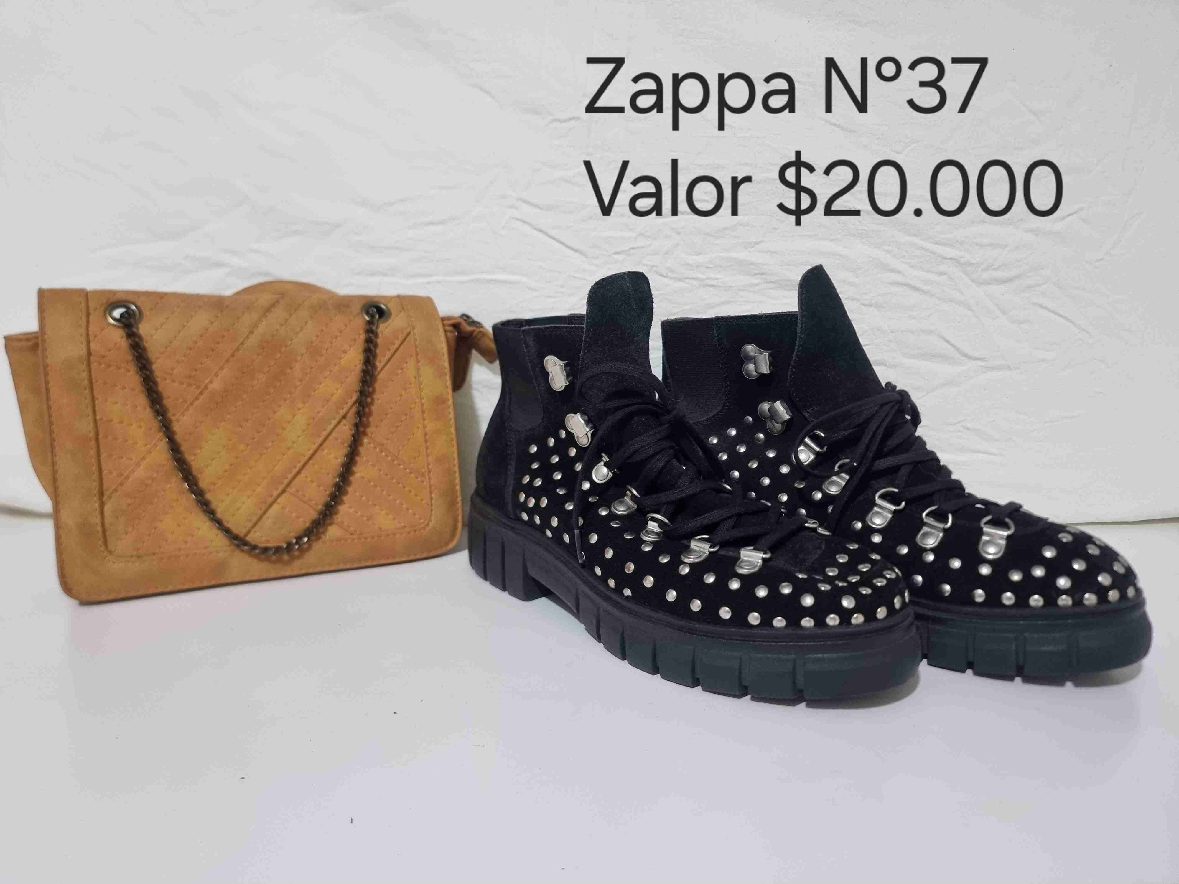 Botín Pollini negro con tachas - miniatura 2