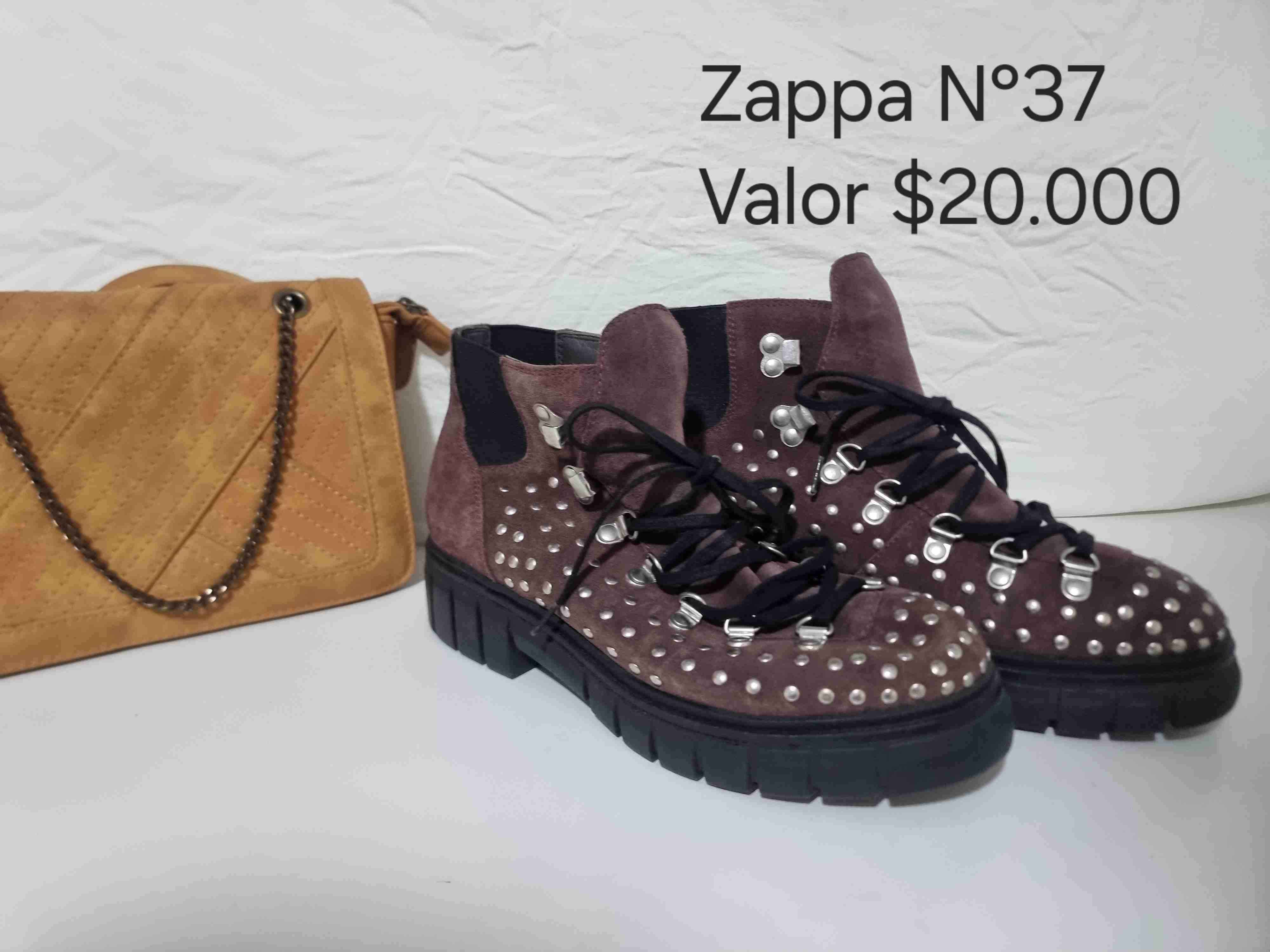 Botín Pollini negro con tachas - miniatura 3