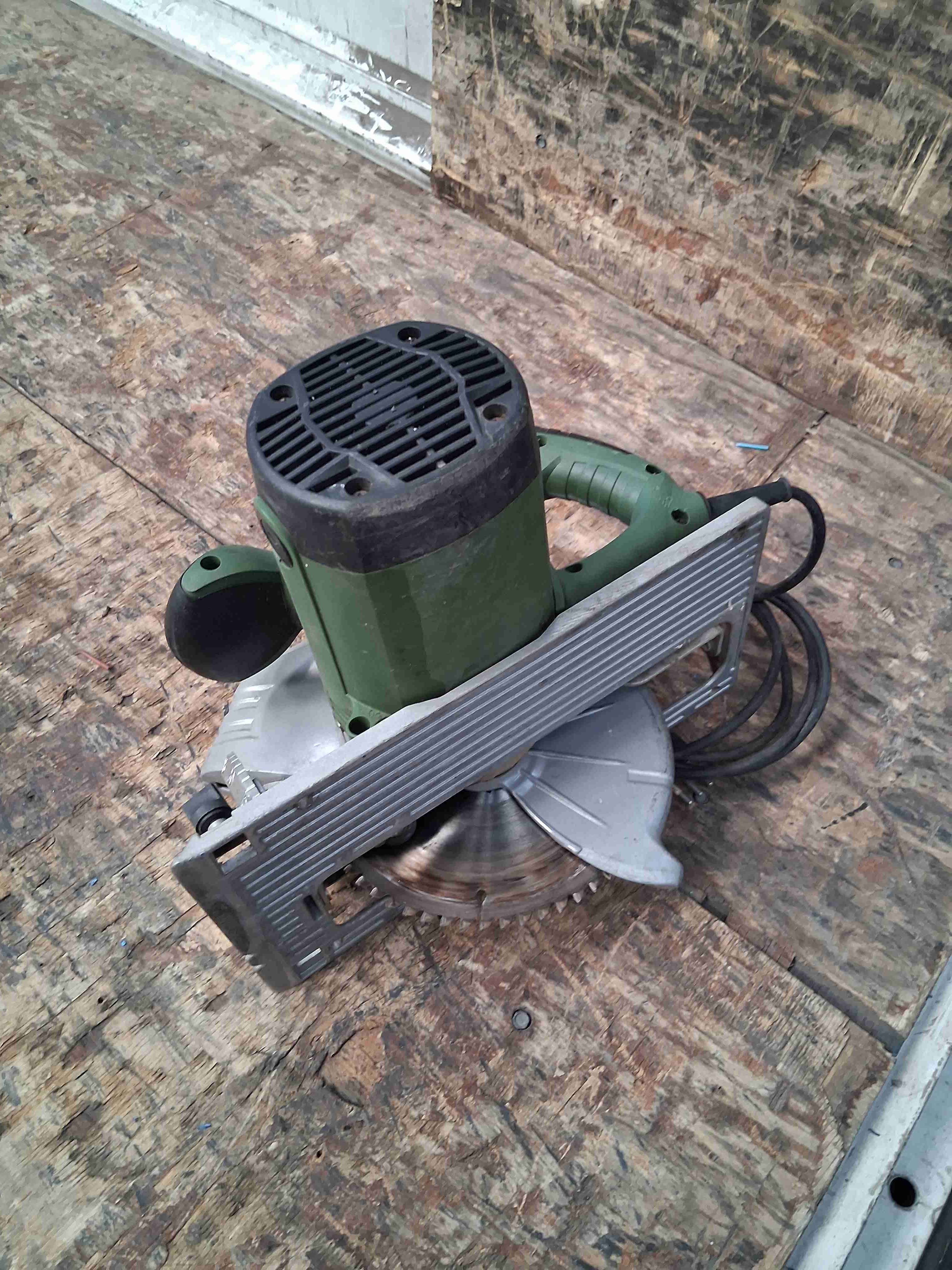 Sierra circular Bauker 1800W - miniatura 3