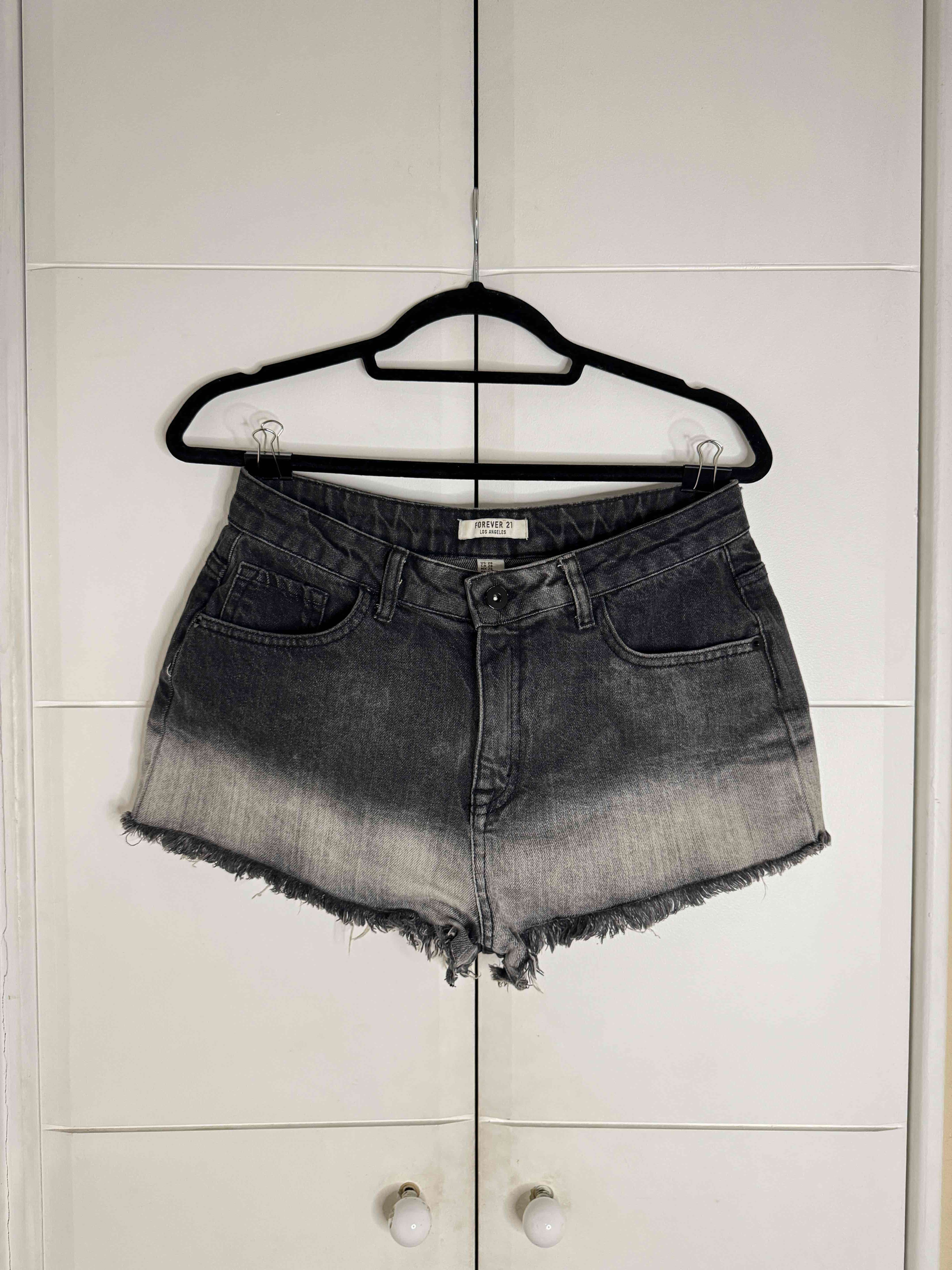Short negro/gris Forever21 Talla 40