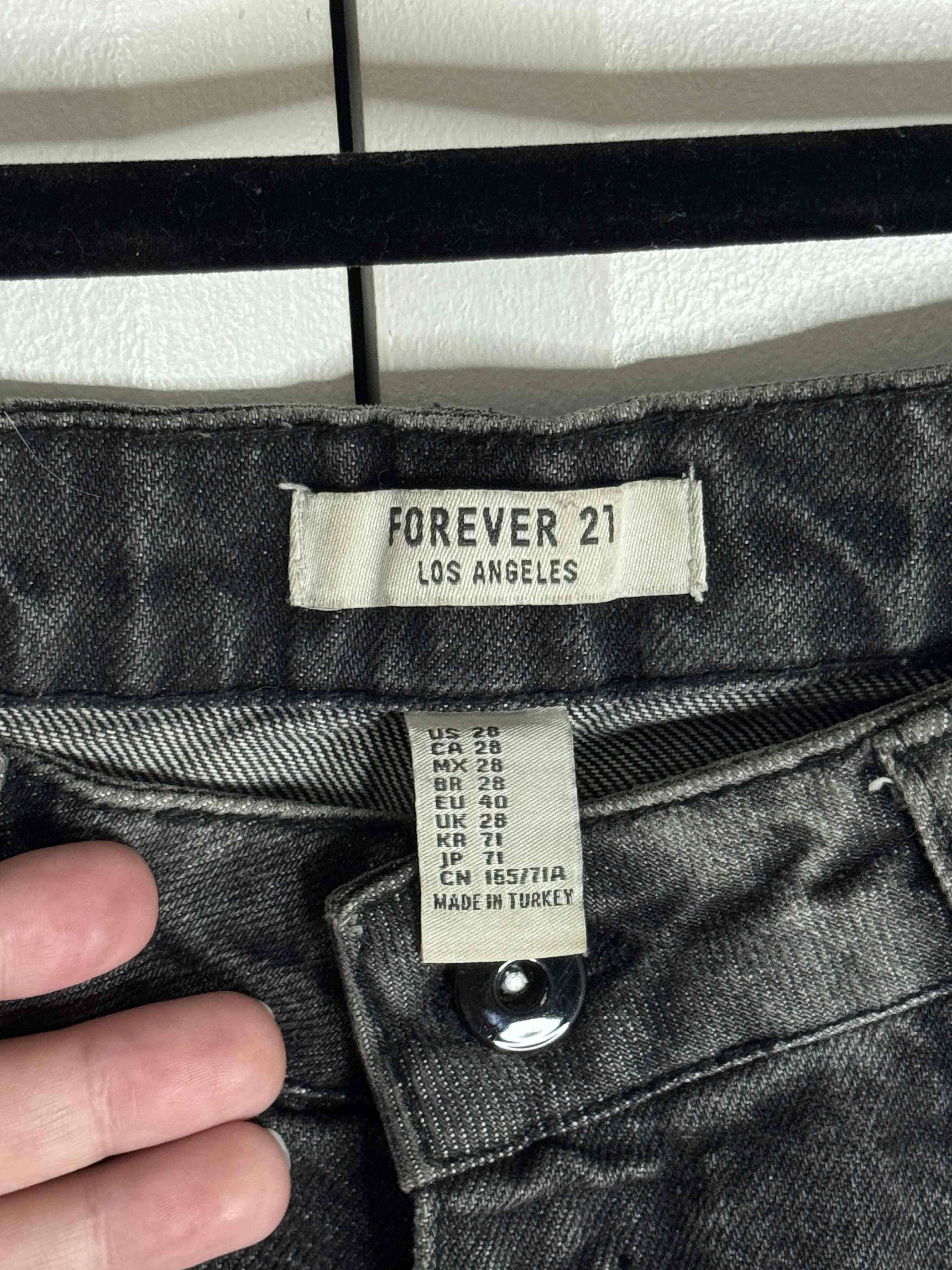 Short negro/gris Forever21 Talla 40 - miniatura 3