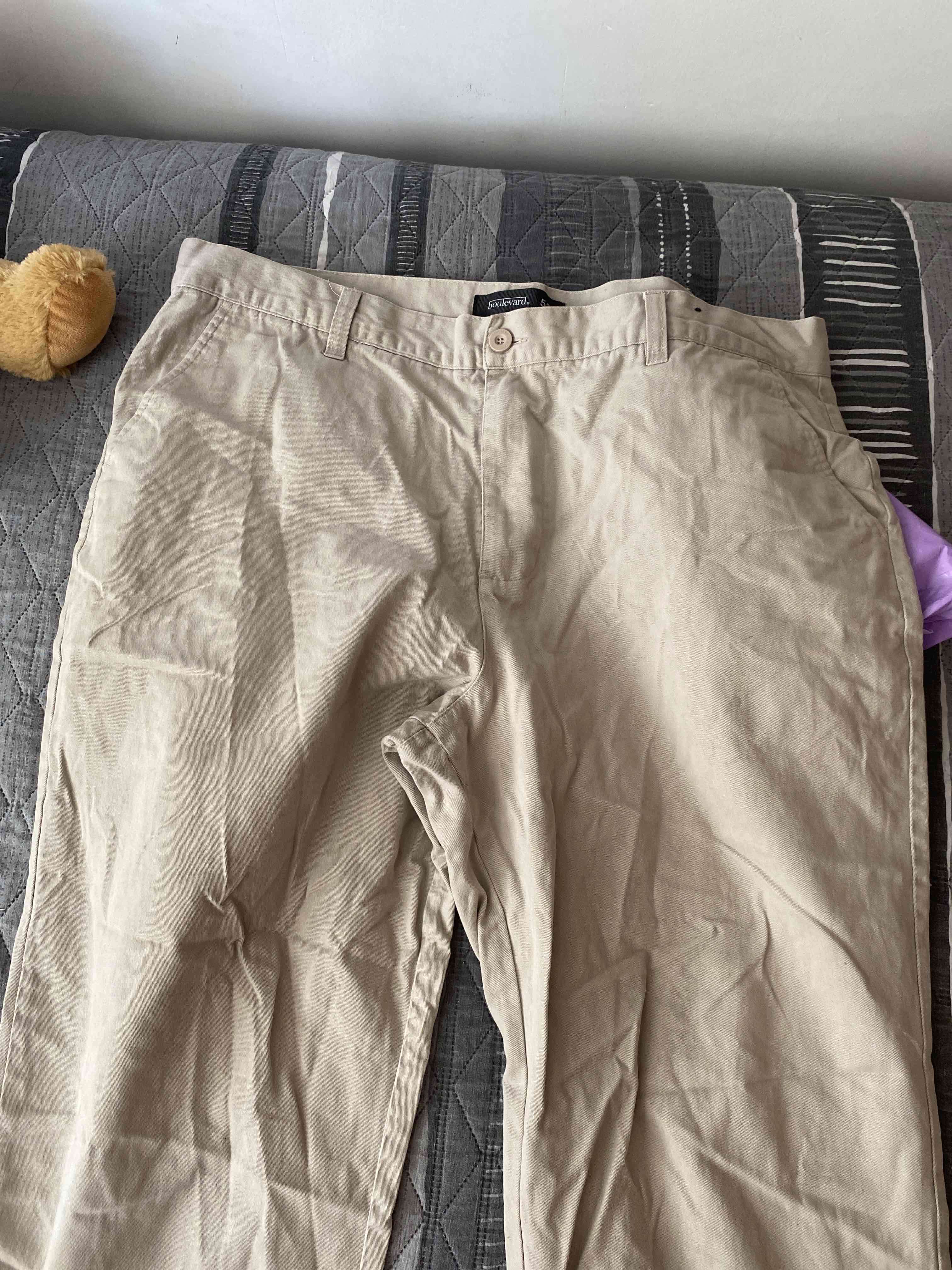 Pantalones beige casuales