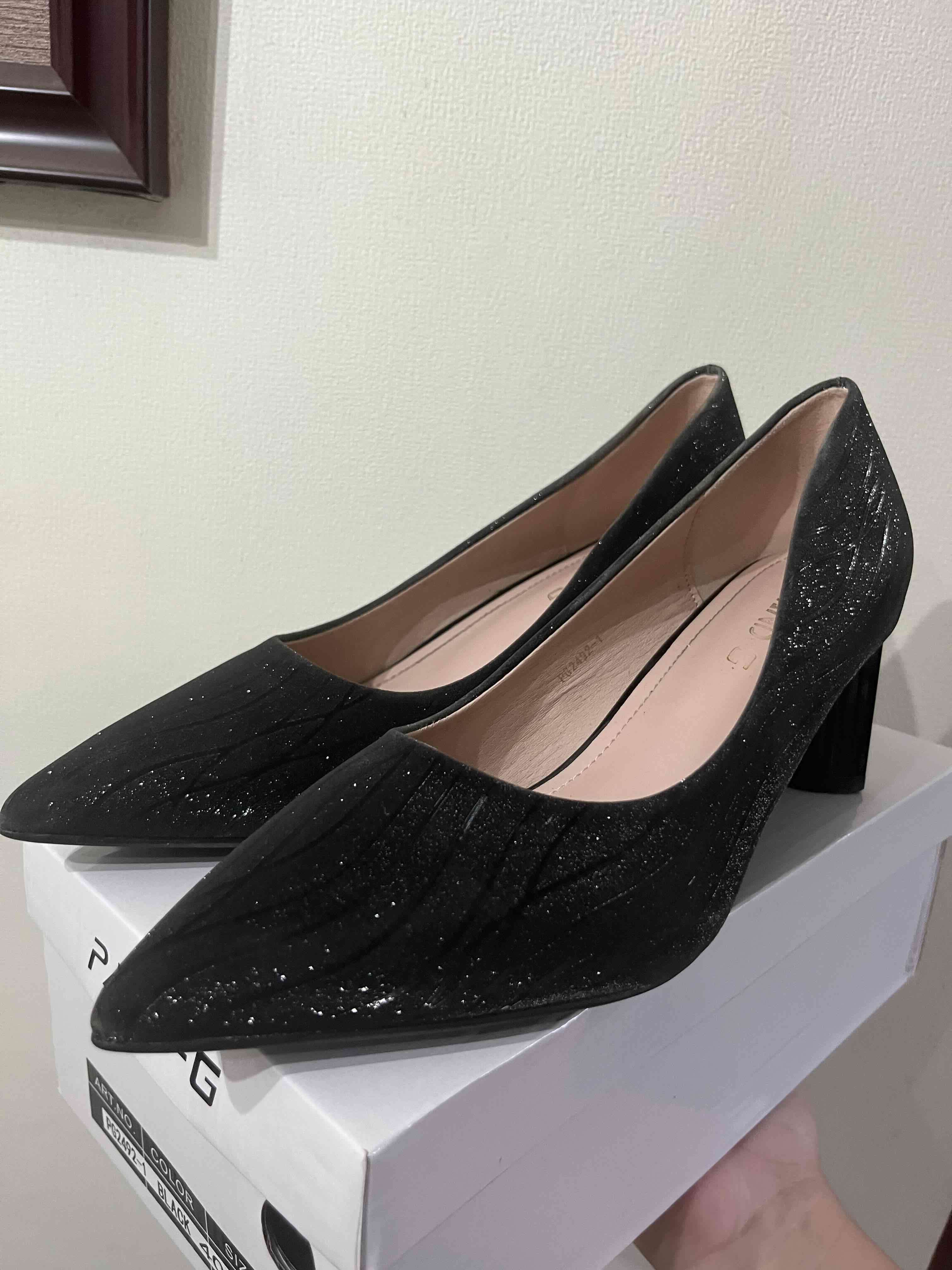 Zapatos de tacón negros brillantes - miniatura 2