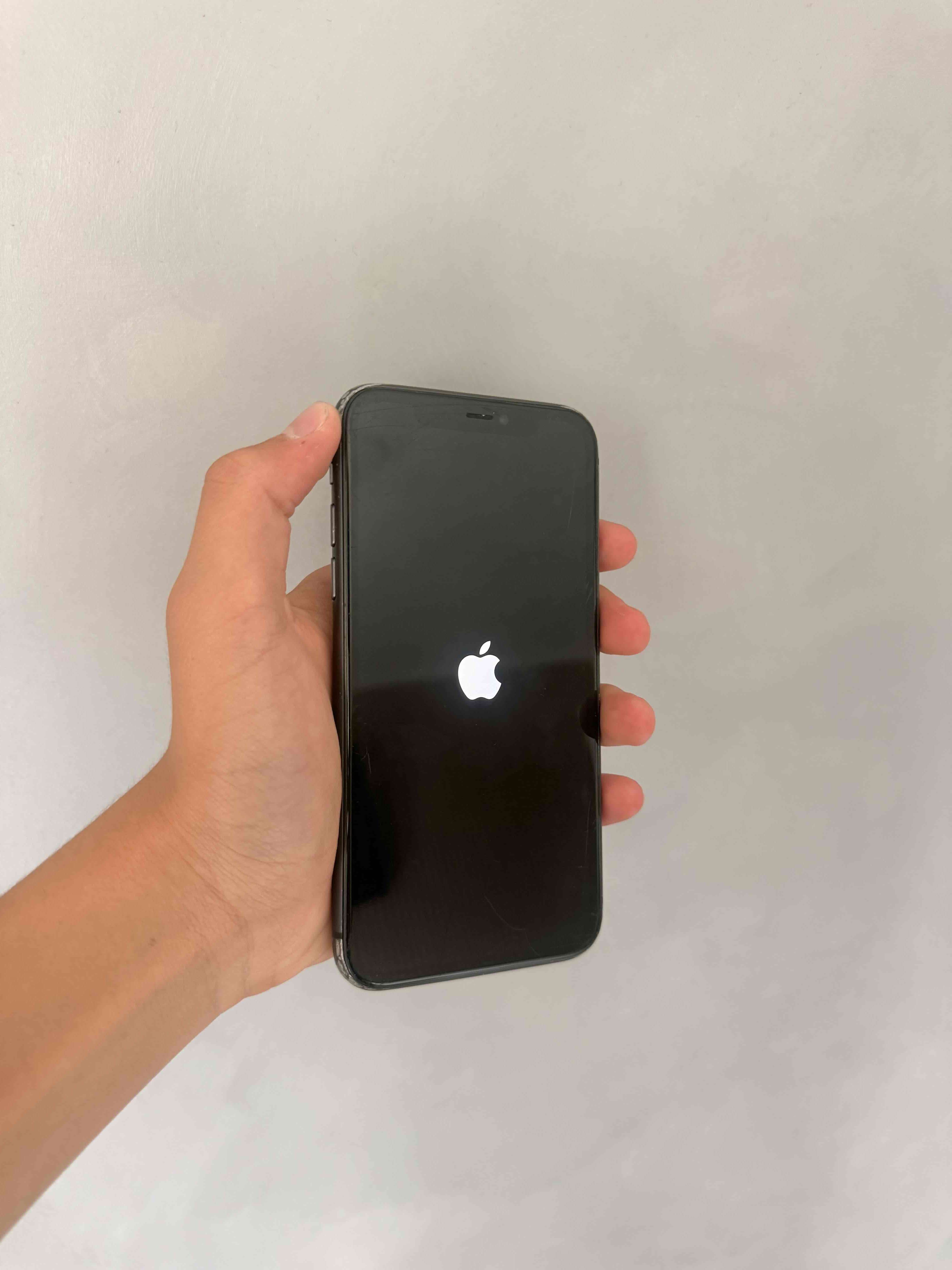 iPhone negro en buen estado - miniatura 2