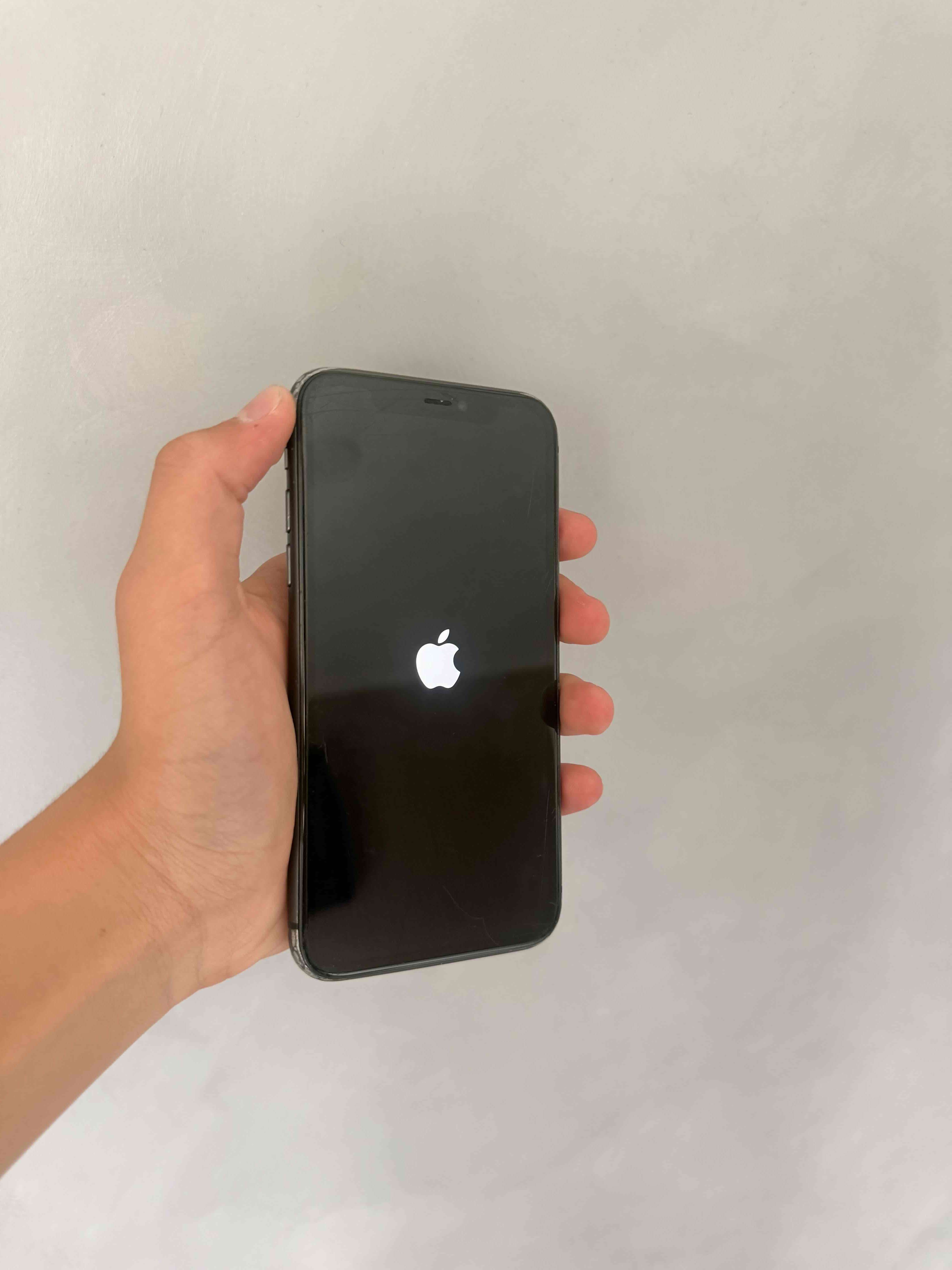 iPhone negro en buen estado - miniatura 3