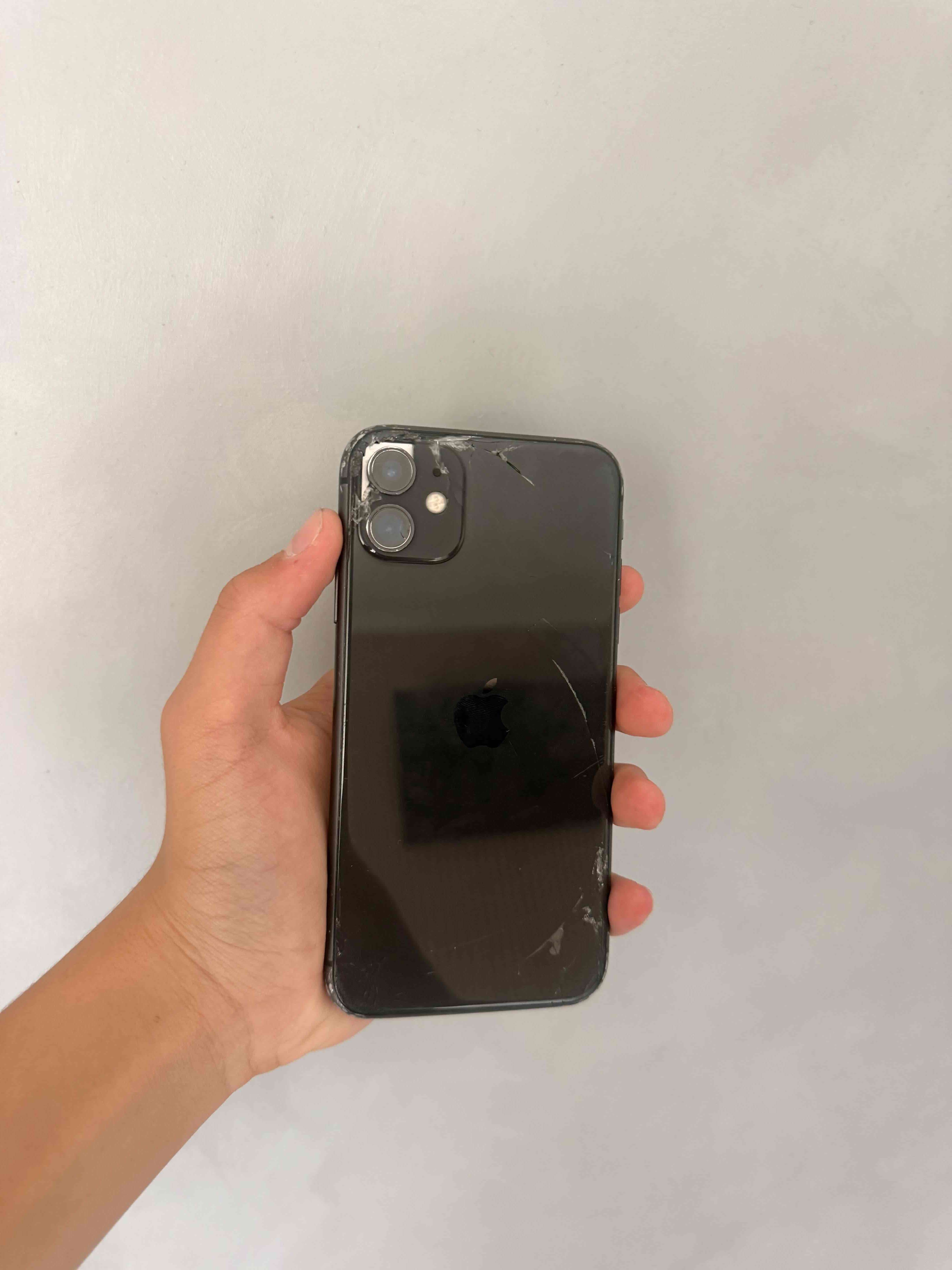 iPhone negro en buen estado - miniatura 4