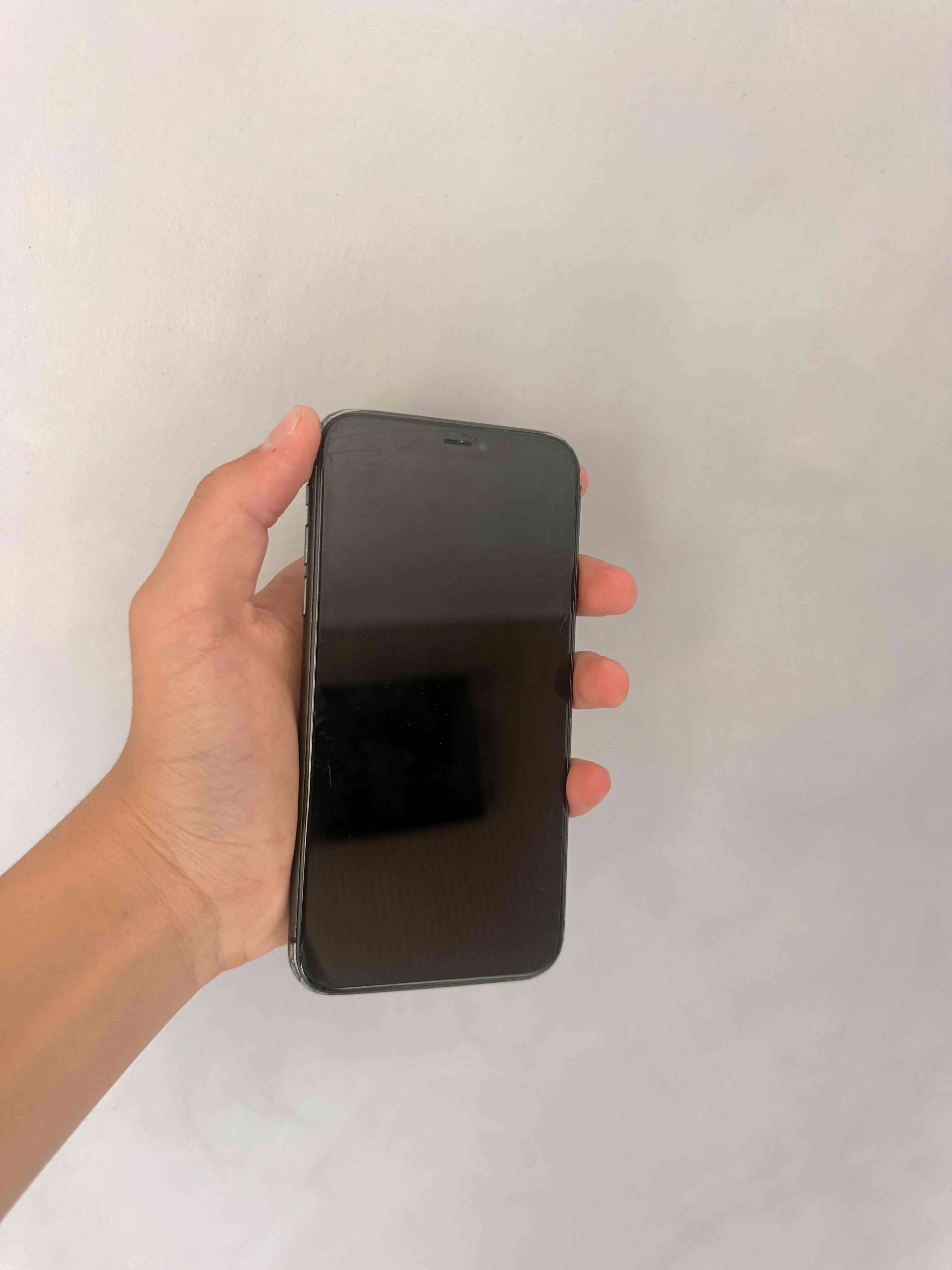 iPhone negro en buen estado - miniatura 5
