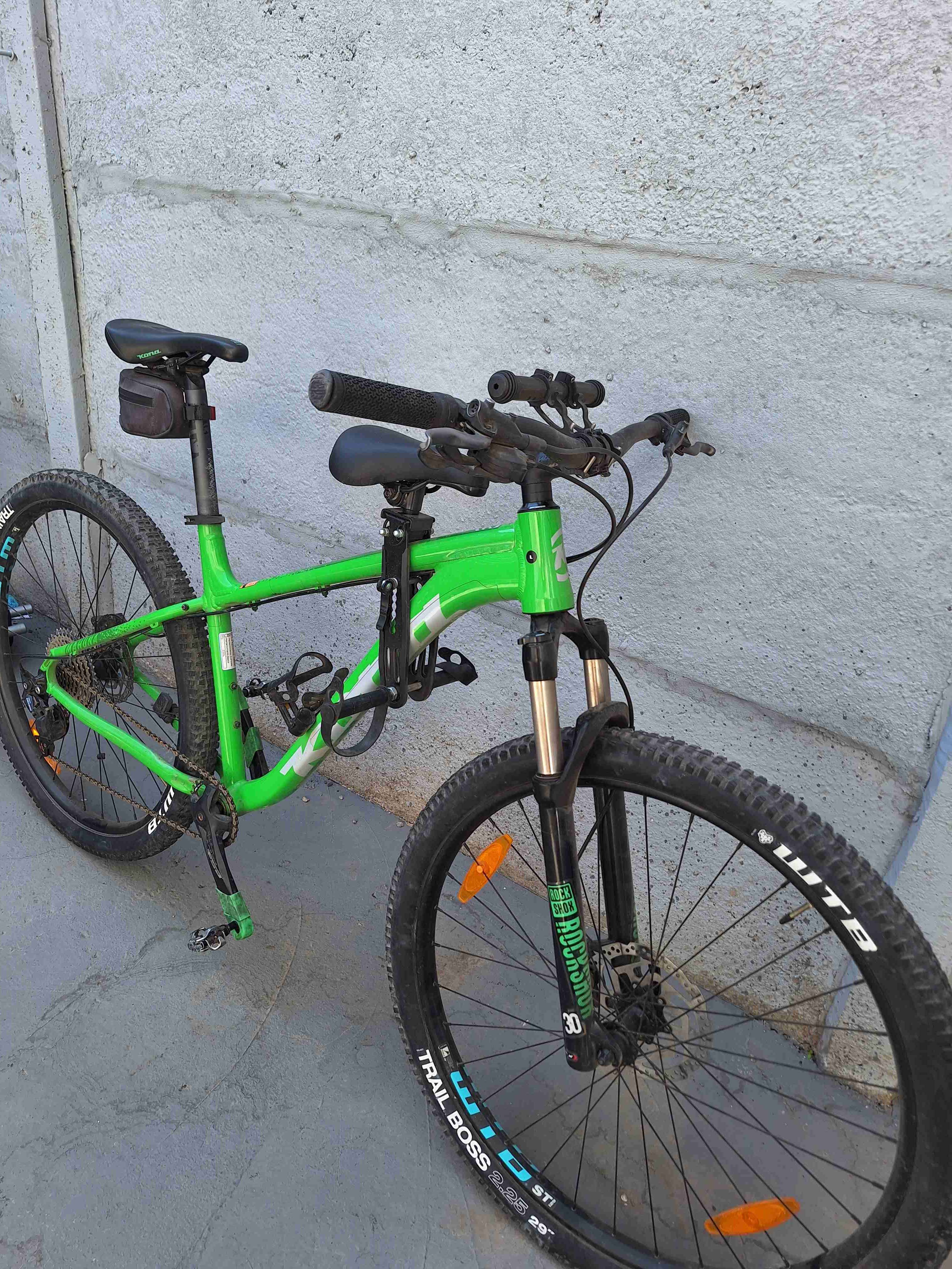 Bicicleta montaña verde con suspensión - miniatura 2