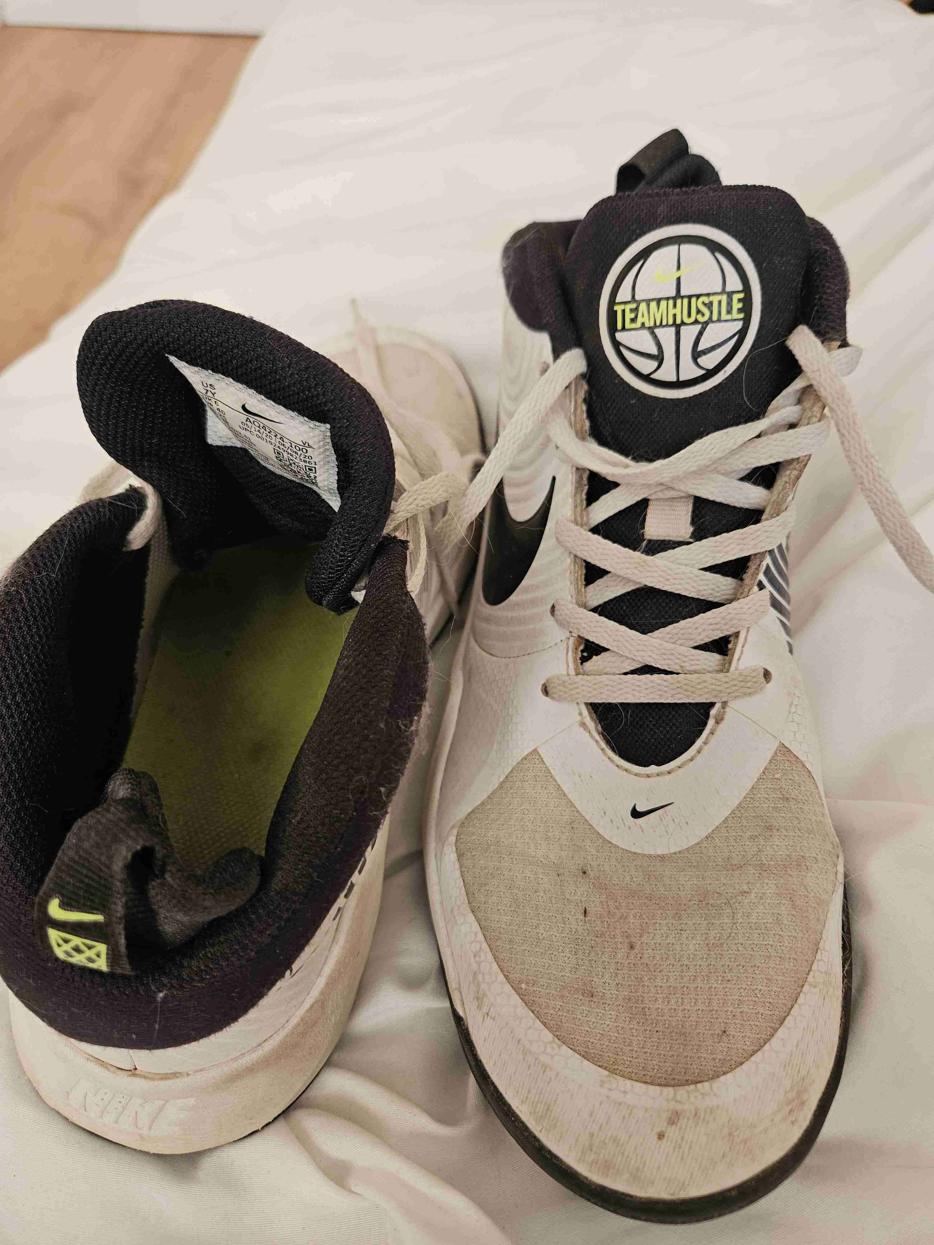 Zapatillas Nike Team Hustle blancas