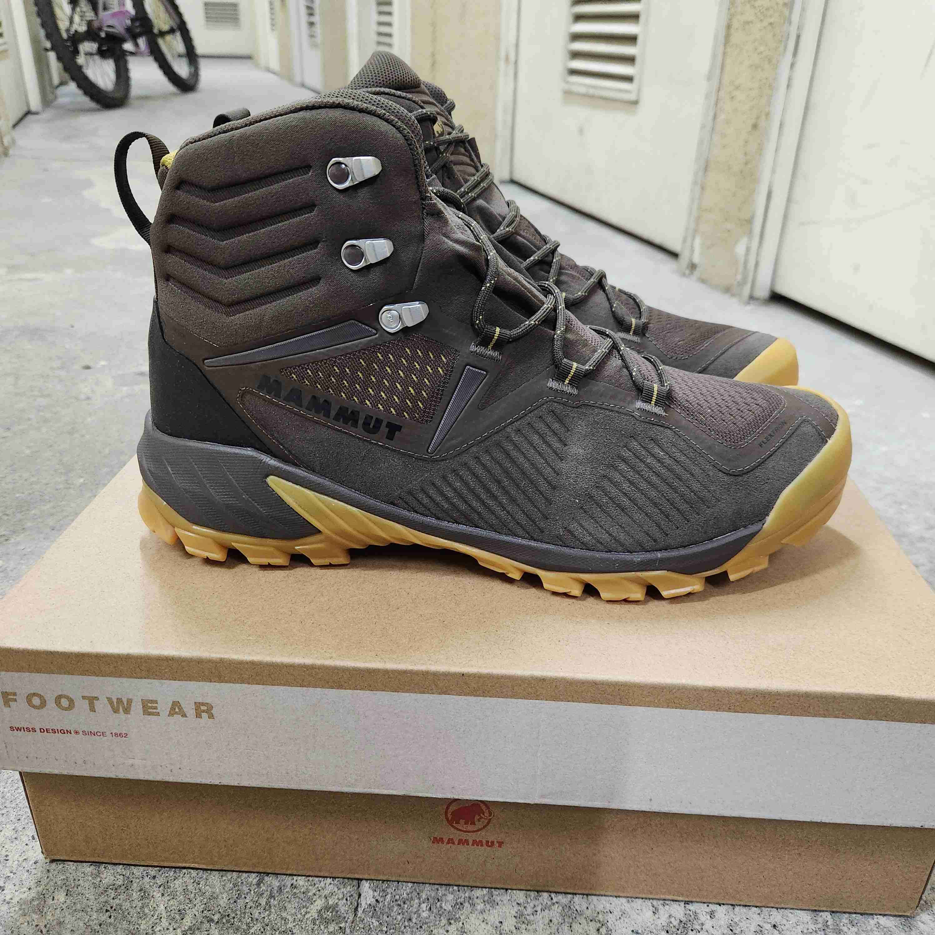 Zapatos trekking Mammut Café/Amarillo. Nuevas.