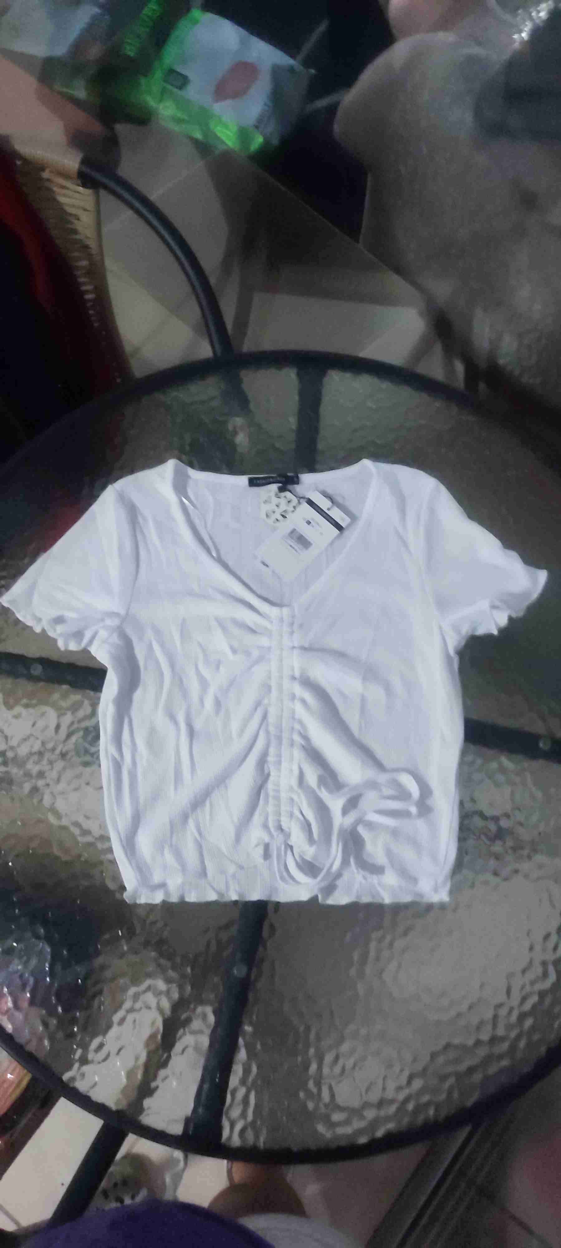 Polera blanca con frunce