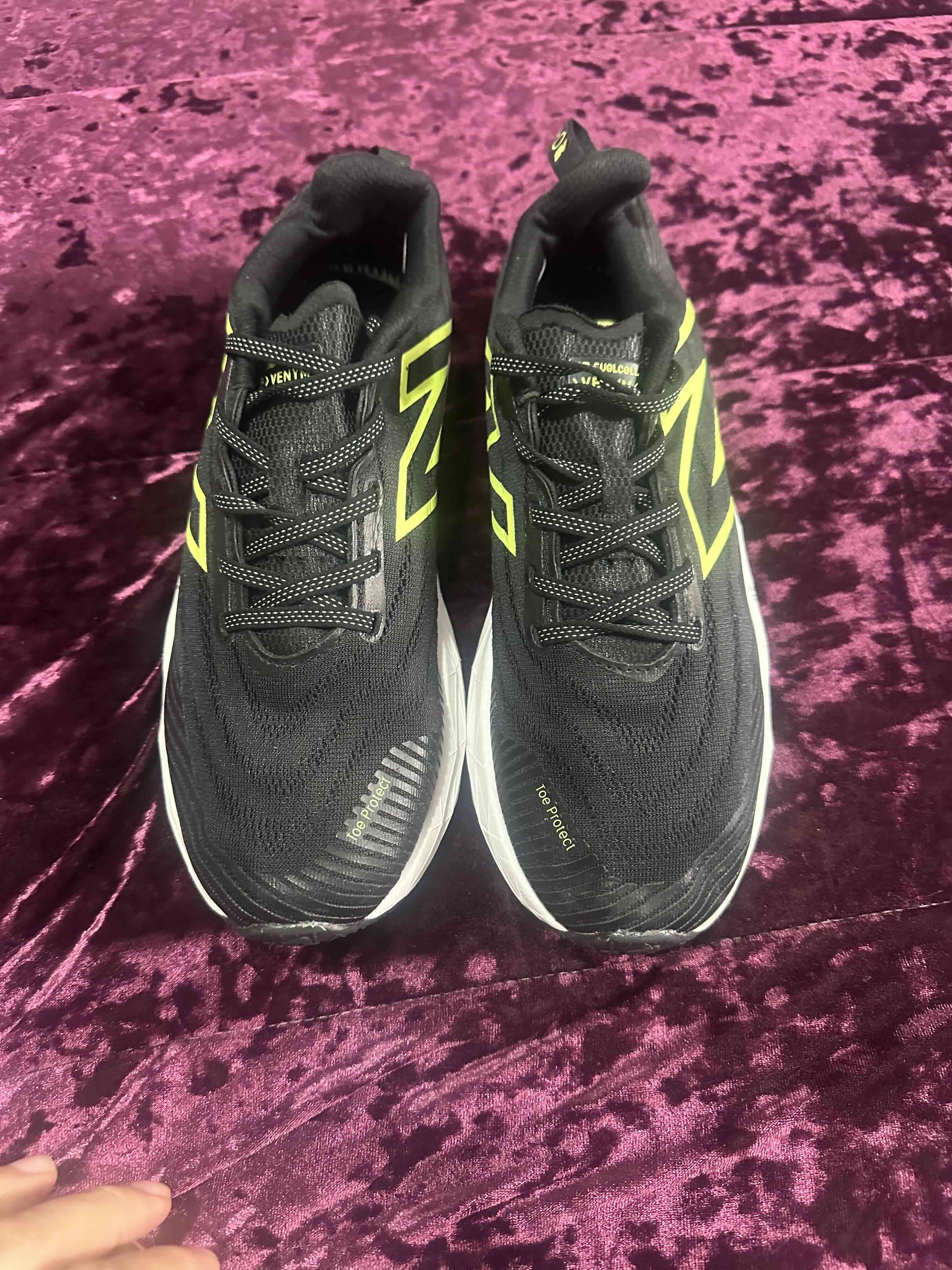 Zapatillas  new balance fuelcell venym