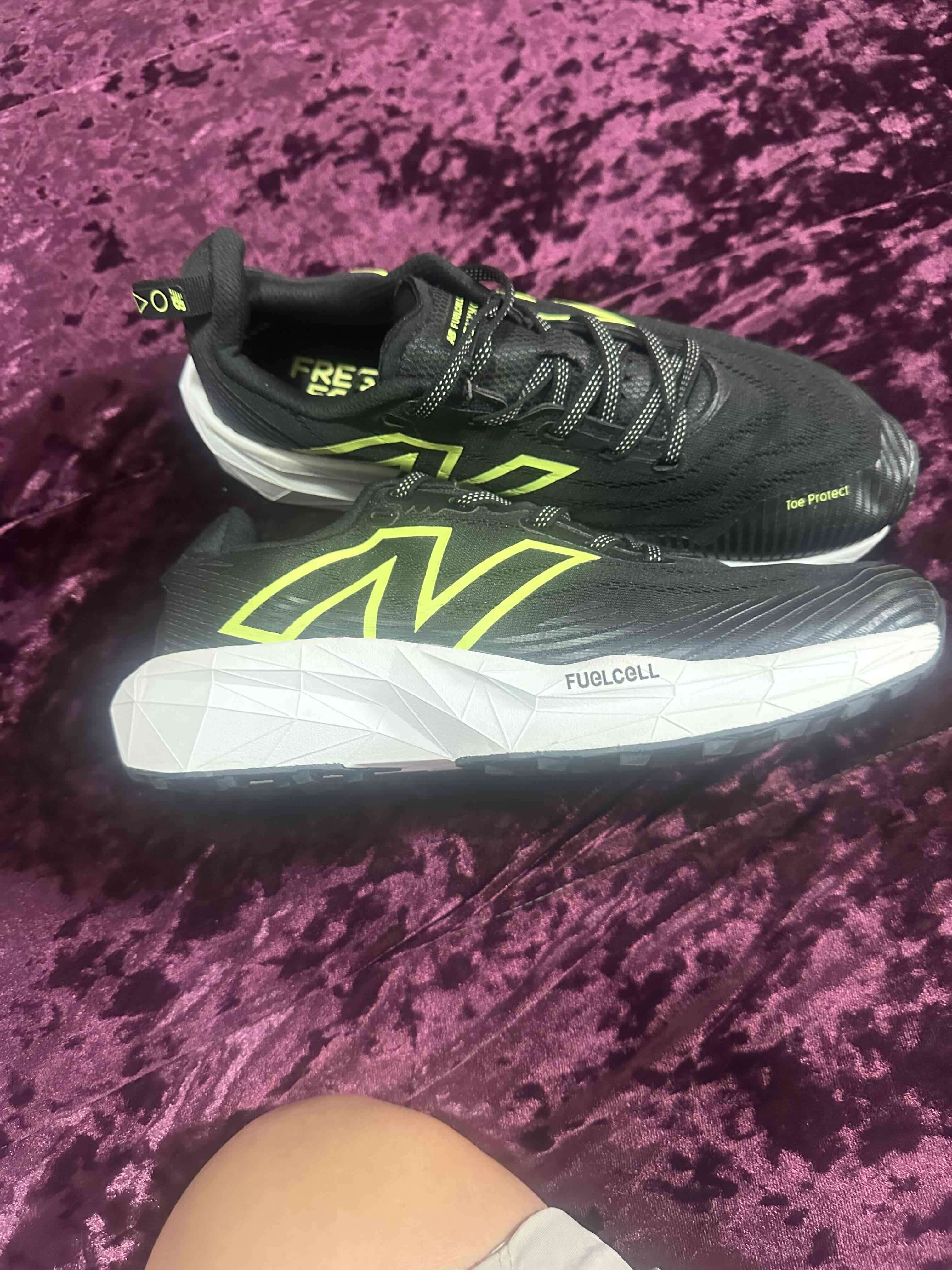 Zapatillas  new balance fuelcell venym - miniatura 2