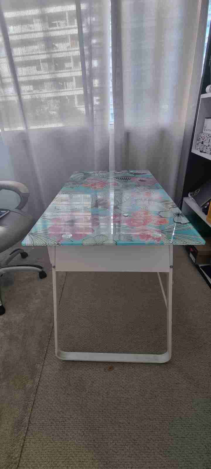 Mesa de cristal estampada