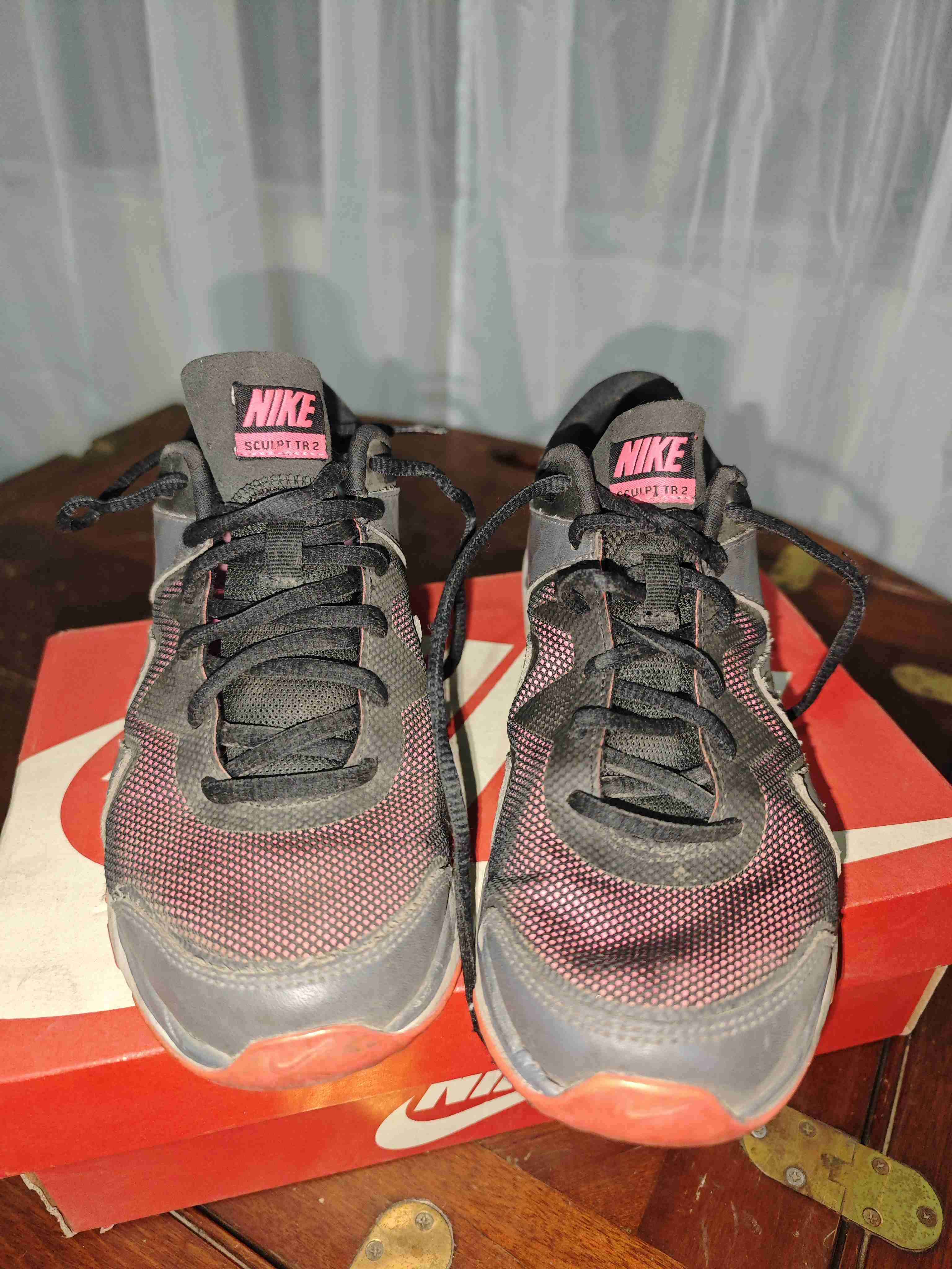 Zapatillas Nike negras y rosas