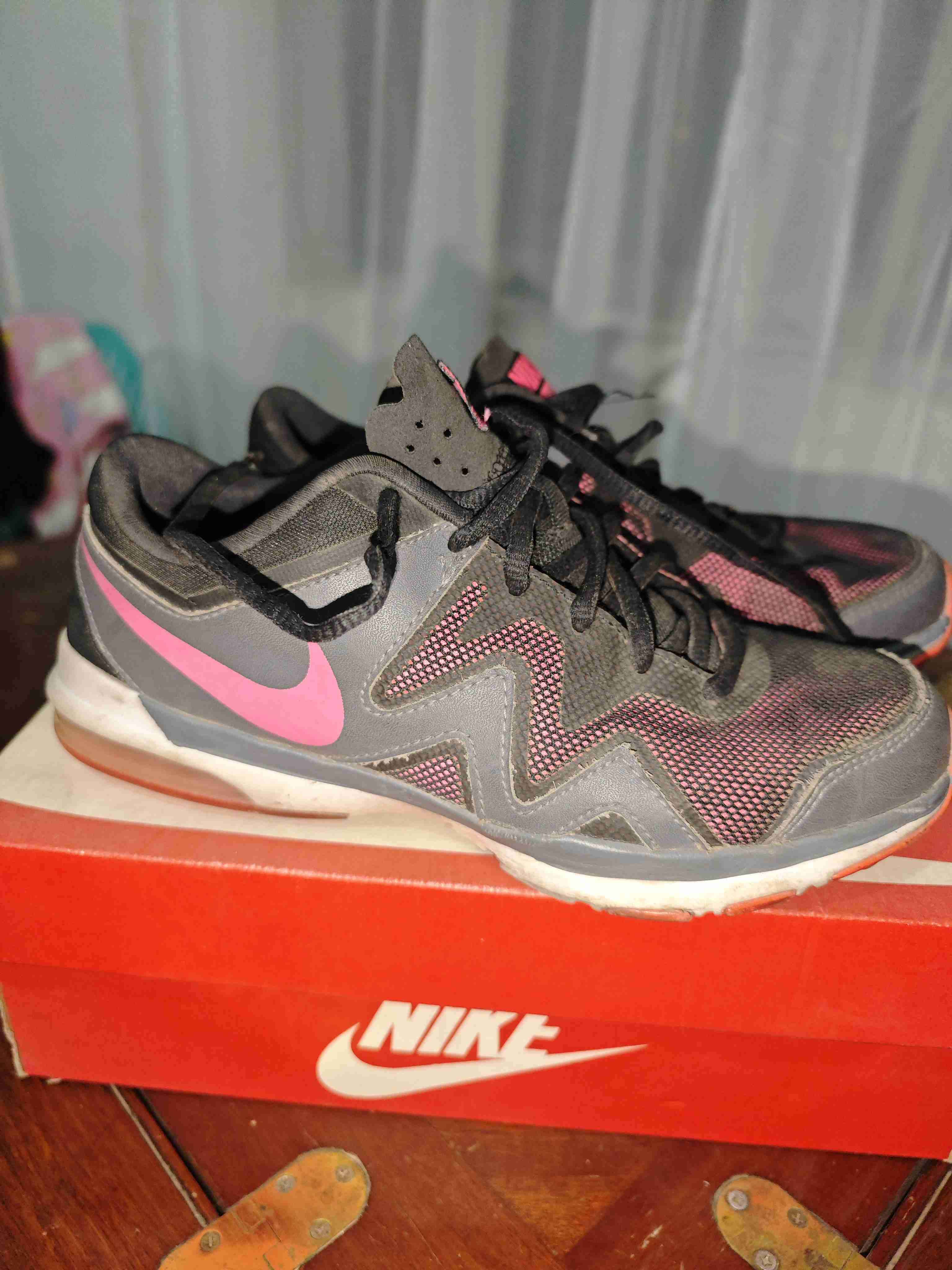 Zapatillas Nike negras y rosas - miniatura 2