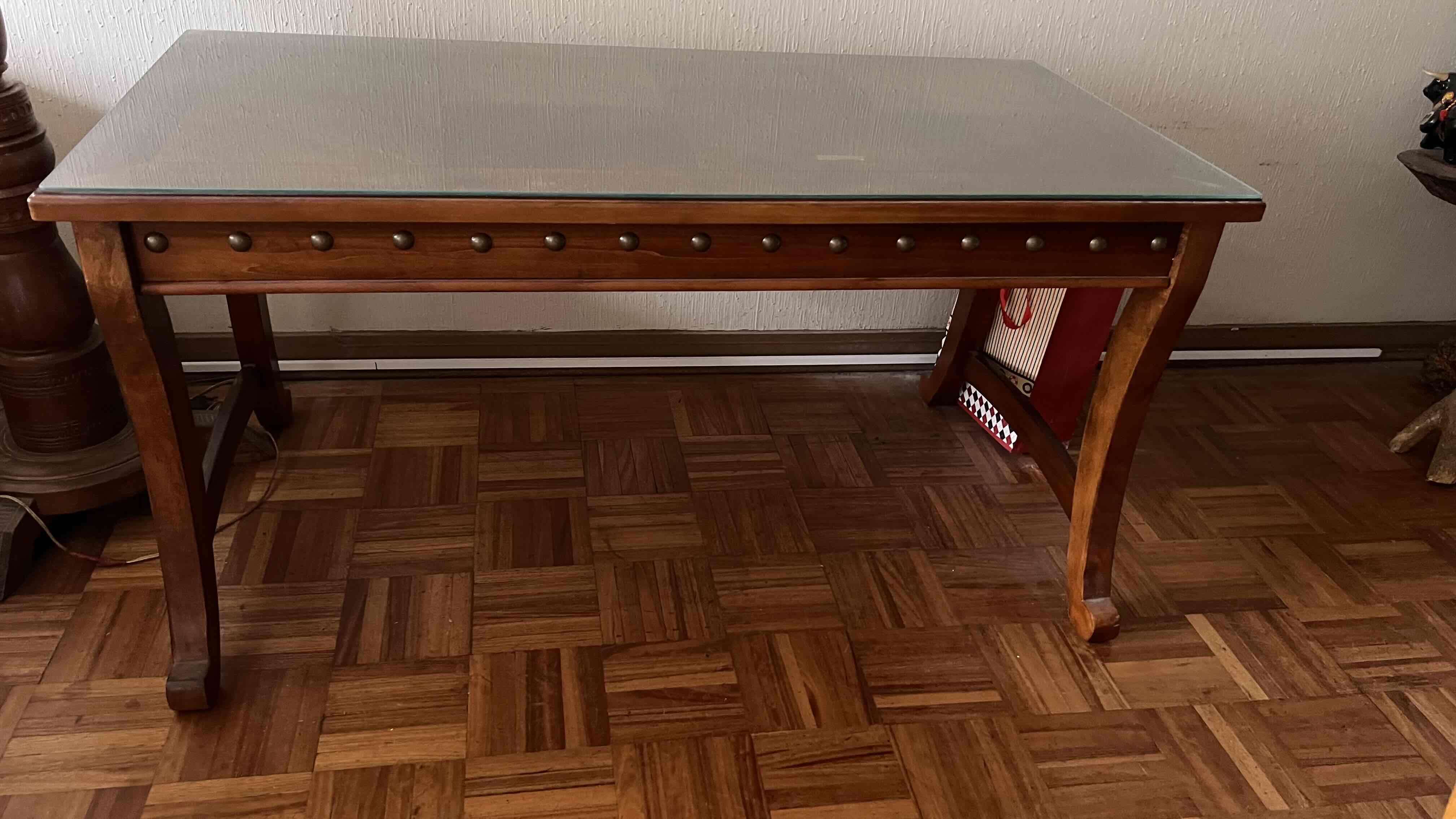 juego de Mesas de madera y vidrio