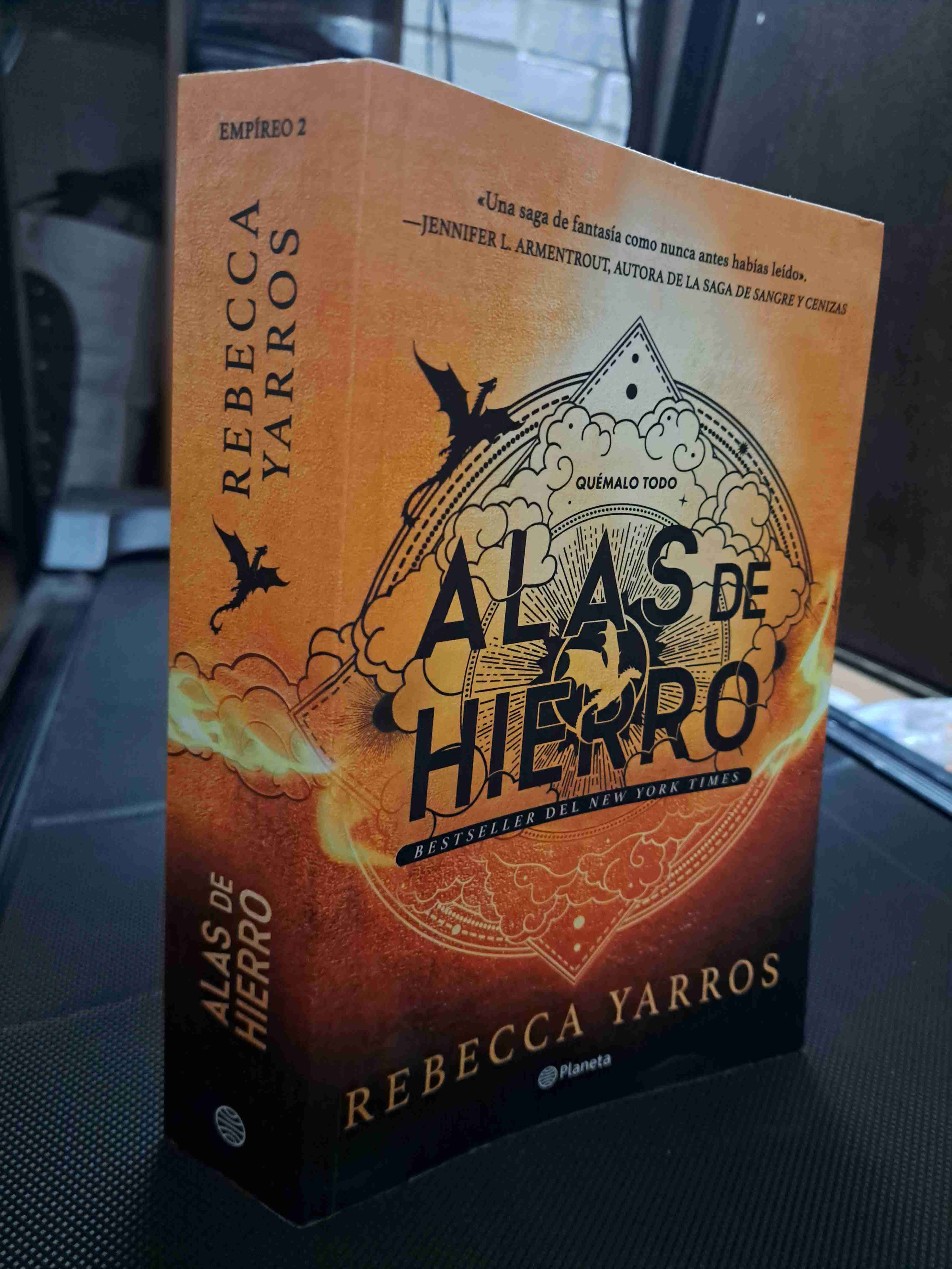 Libro 'Alas de Hierro' de Rebecca Yarros - miniatura 3