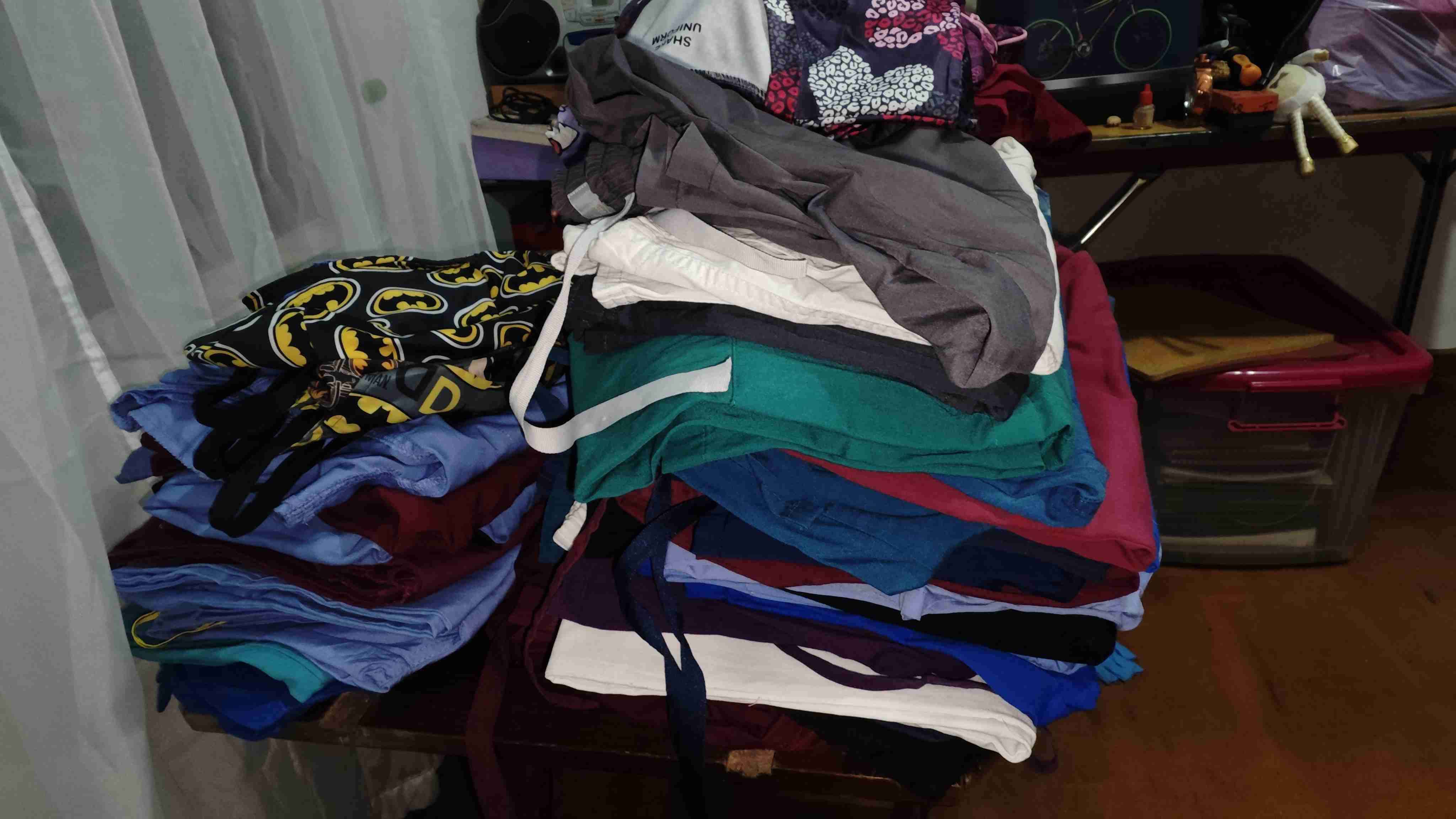 Lote de uniformes clinicos - miniatura 3