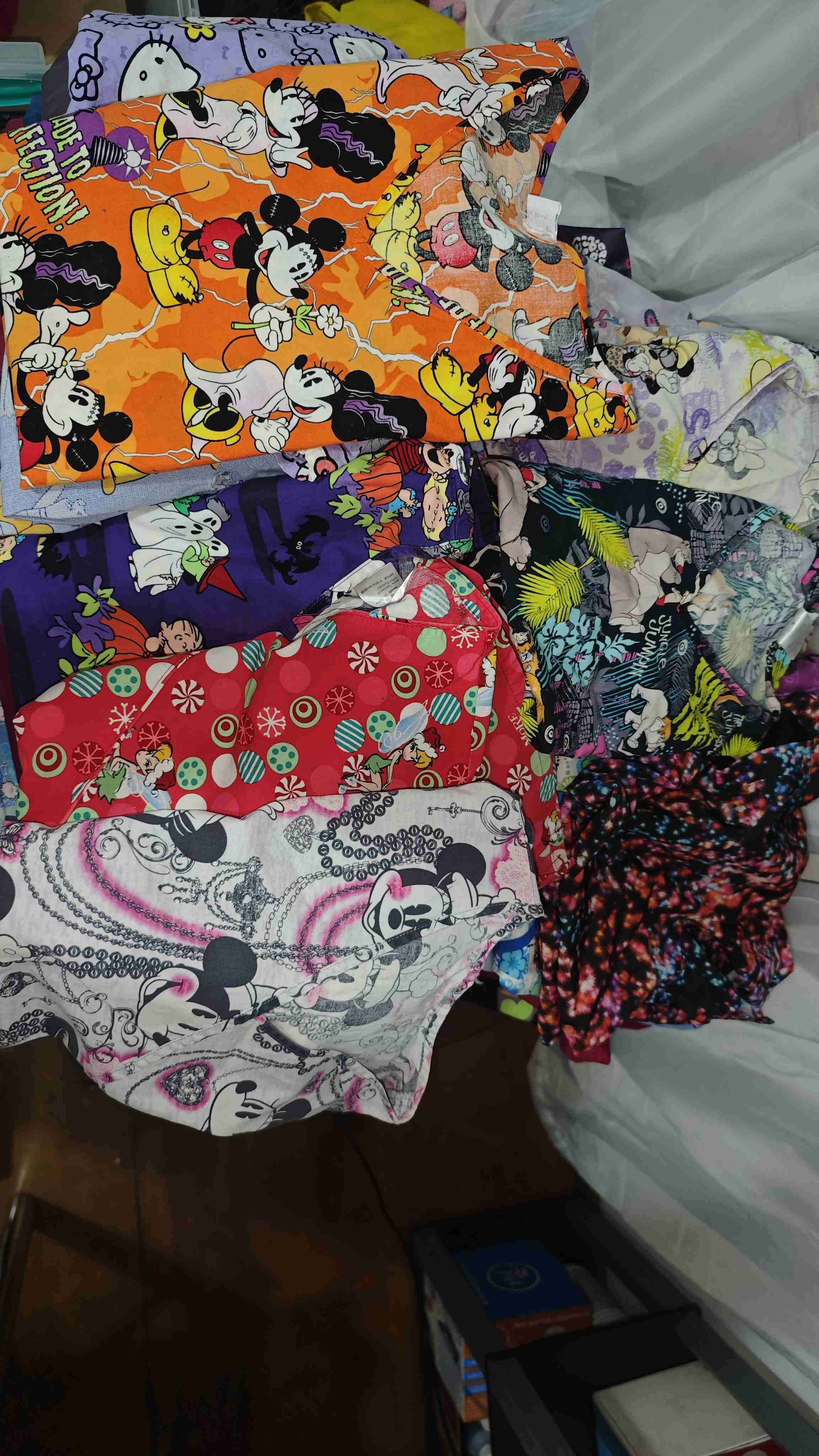 Lote de uniformes clinicos - miniatura 5