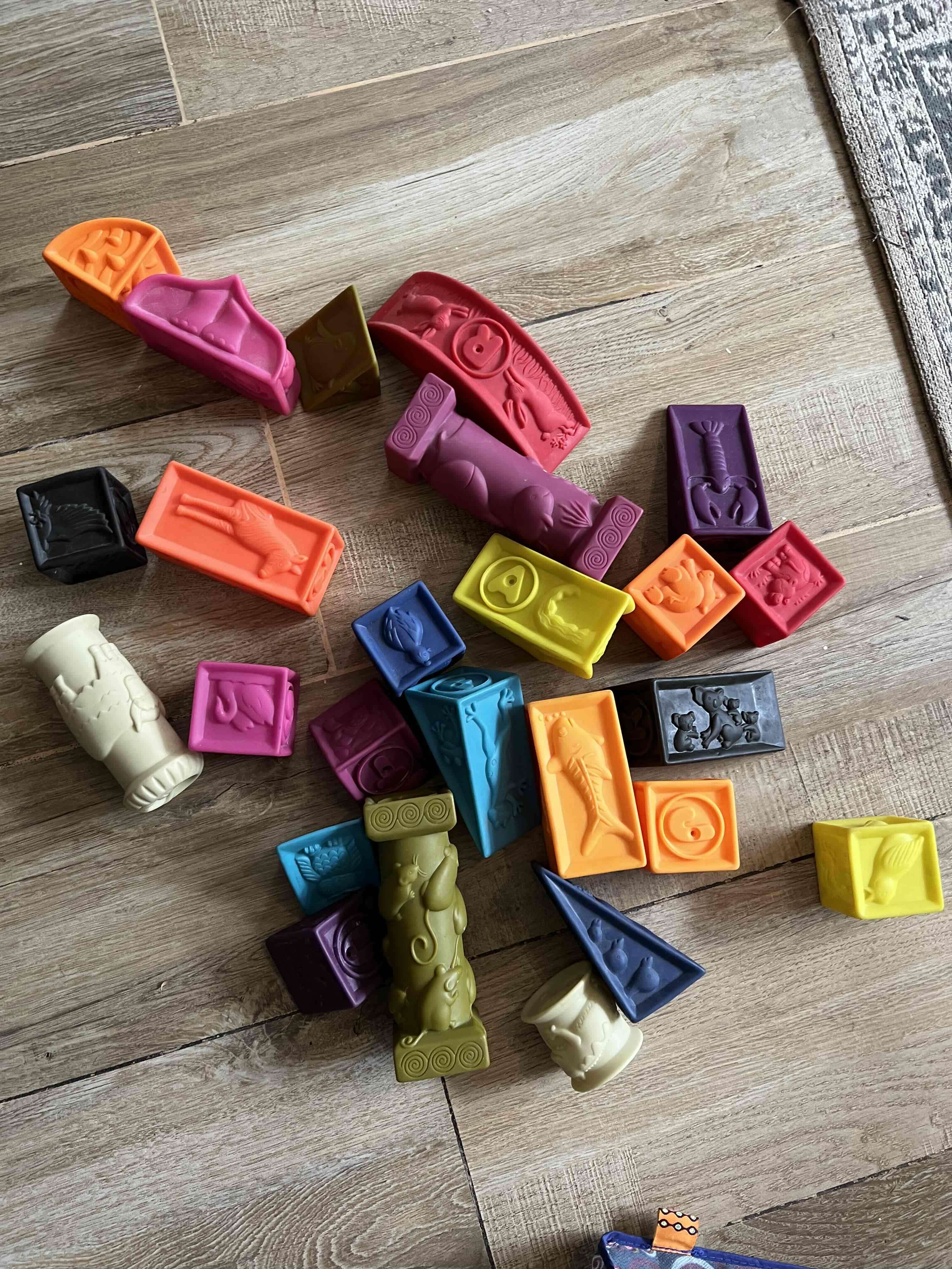 Bloques de construcción apretables de B Toys - miniatura 4