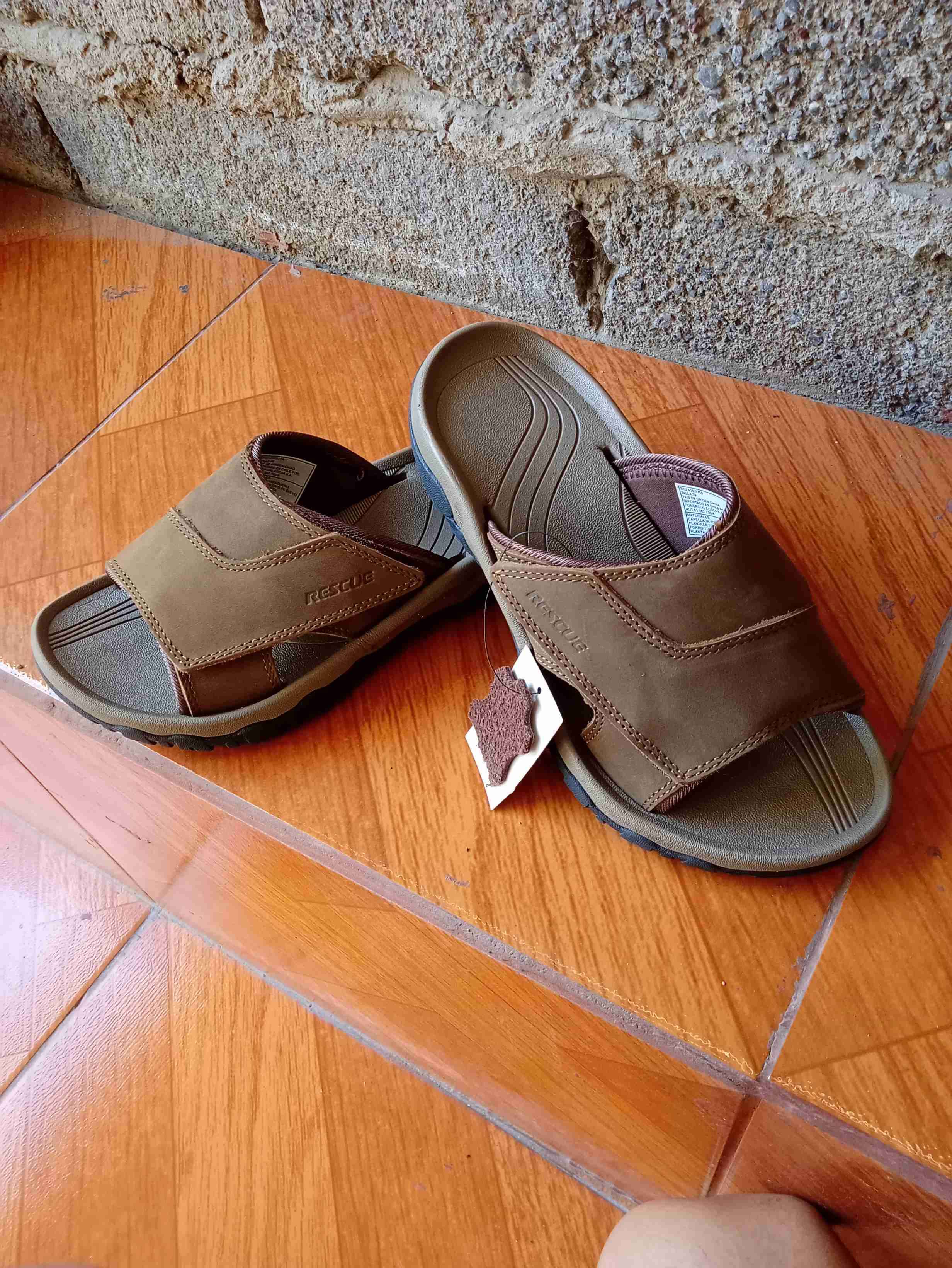Sandalias marrones Rescue nuevas