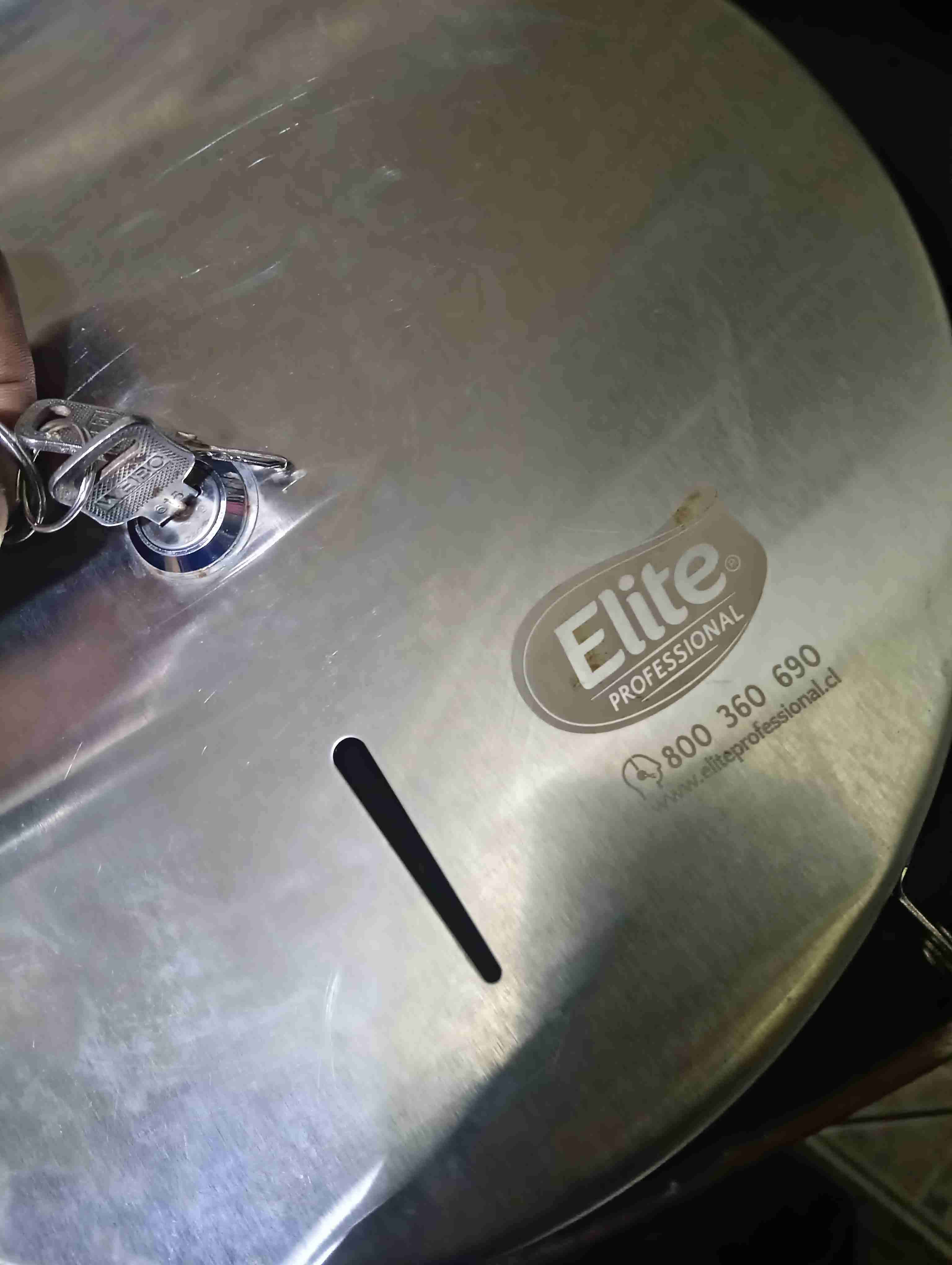 Dispensador de papel Elite con llave - 2