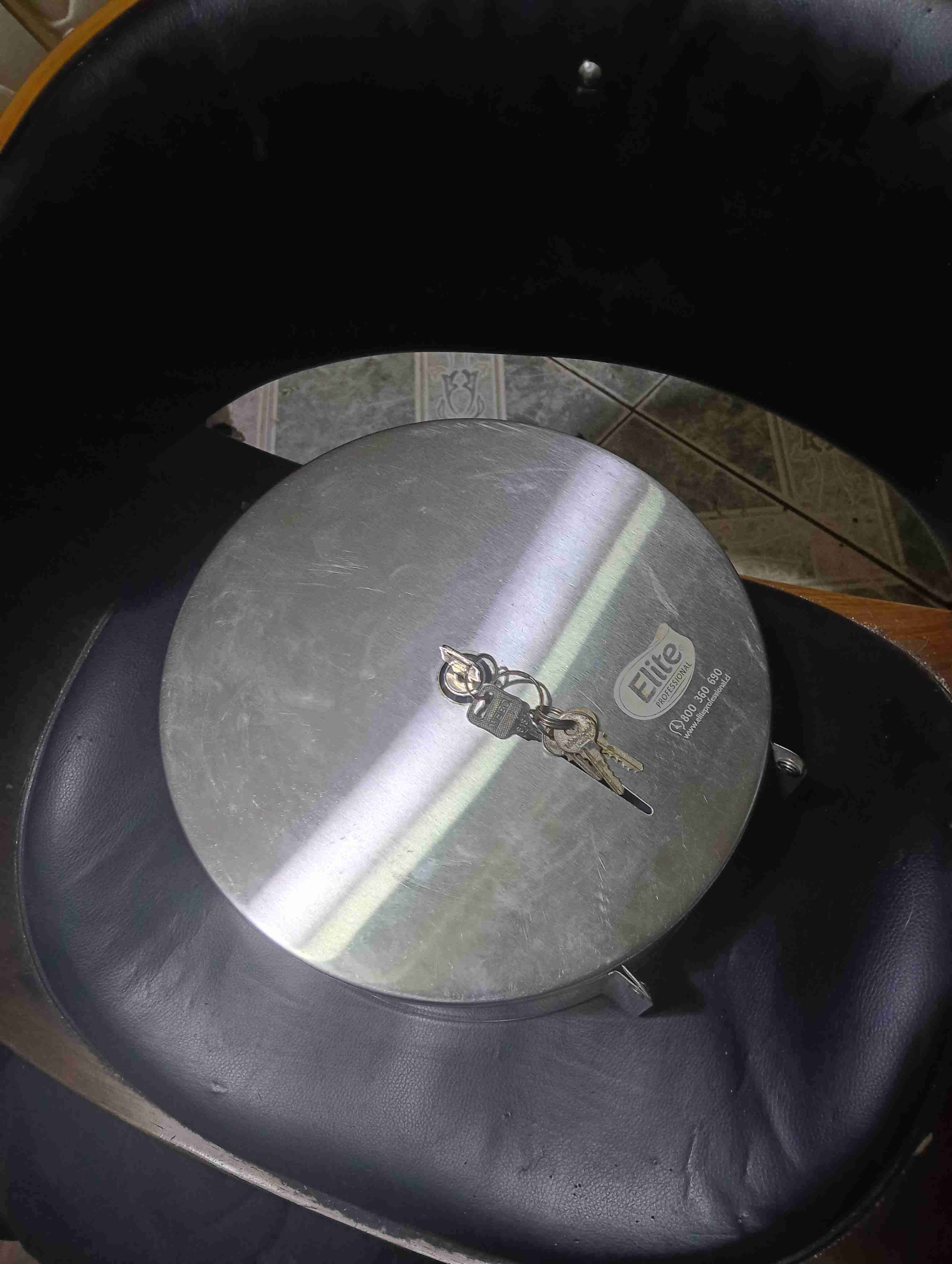 Dispensador de papel Elite con llave - 5