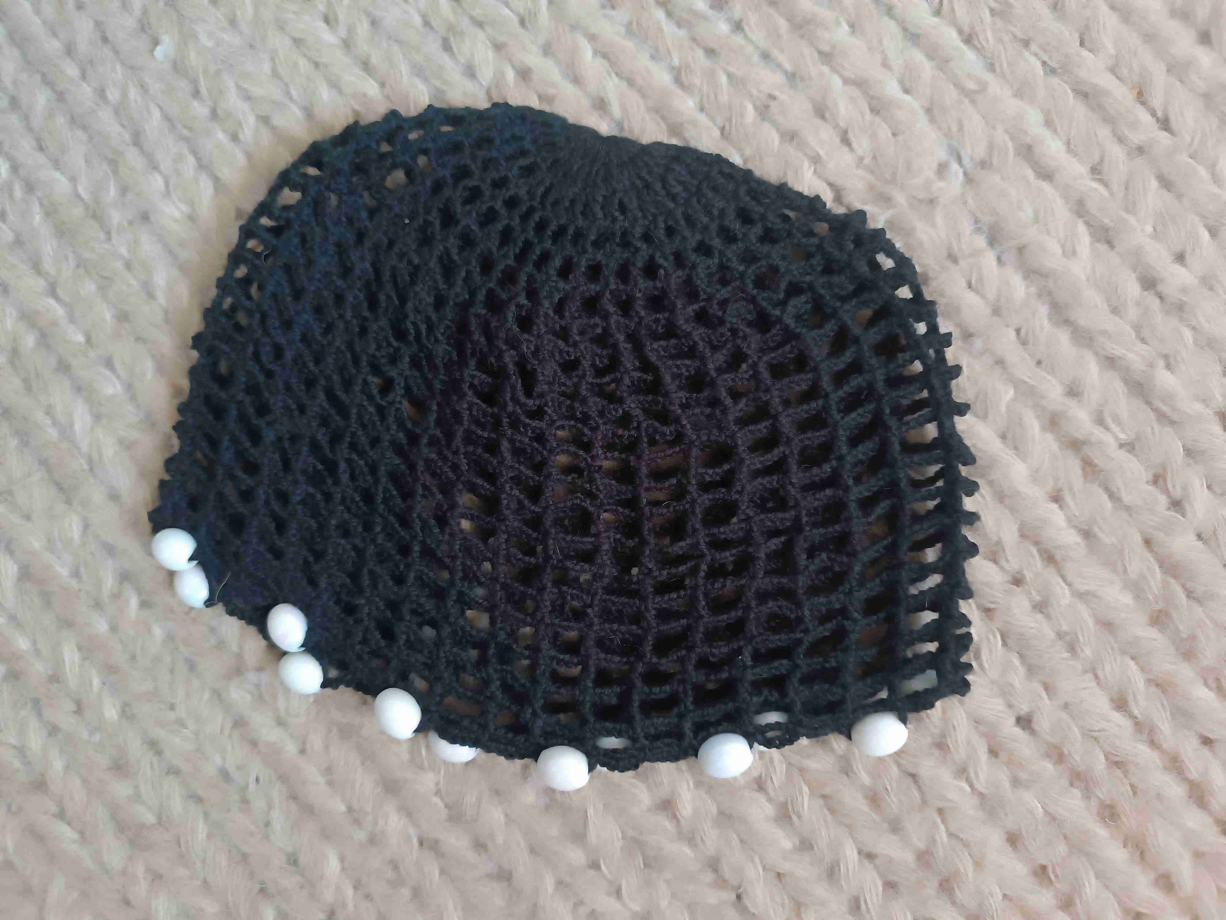 Gorro tejido rojo con detalles - miniatura 2