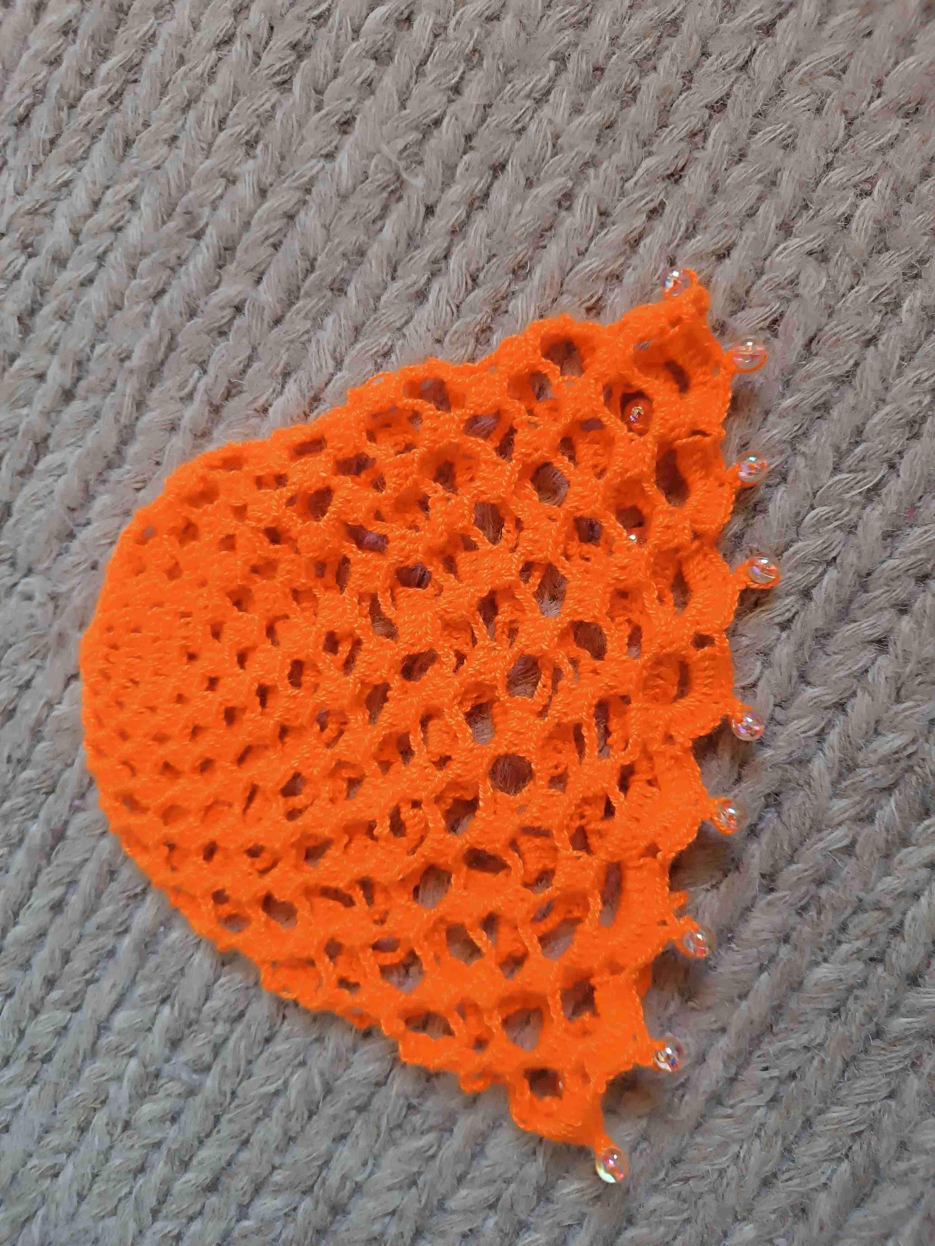 Gorro tejido rojo con detalles - miniatura 4