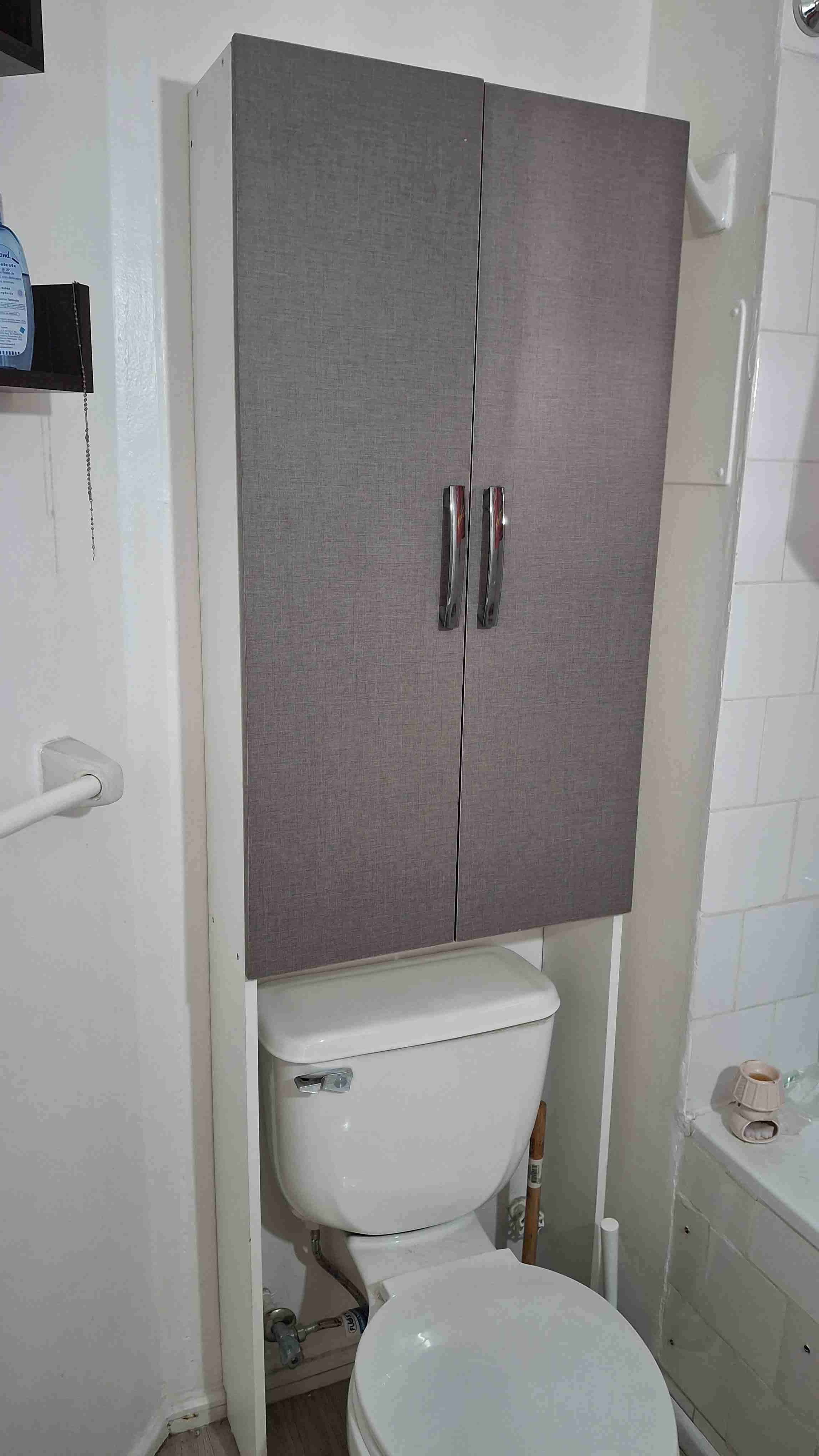 Mueble de baño con puertas