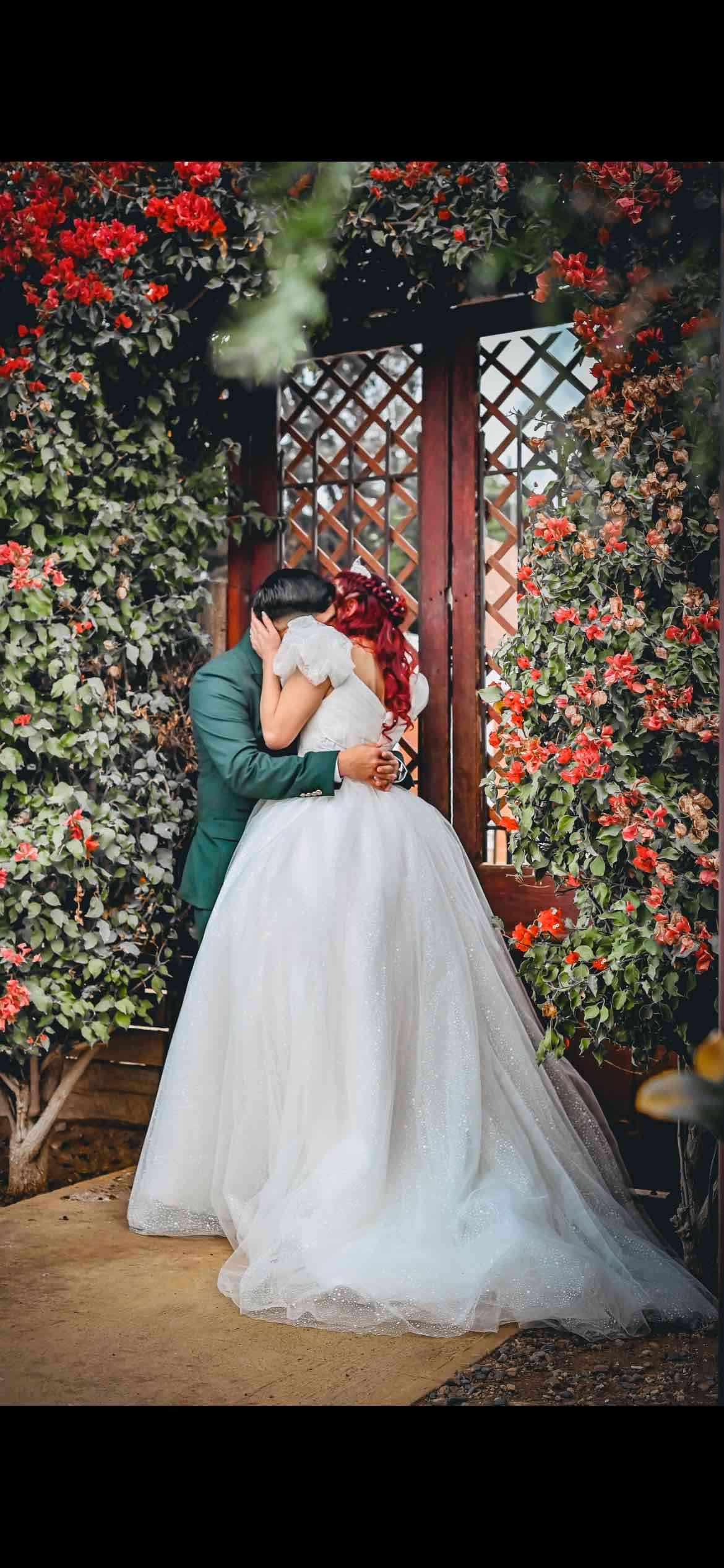 Vestido de novia blanco con brillo