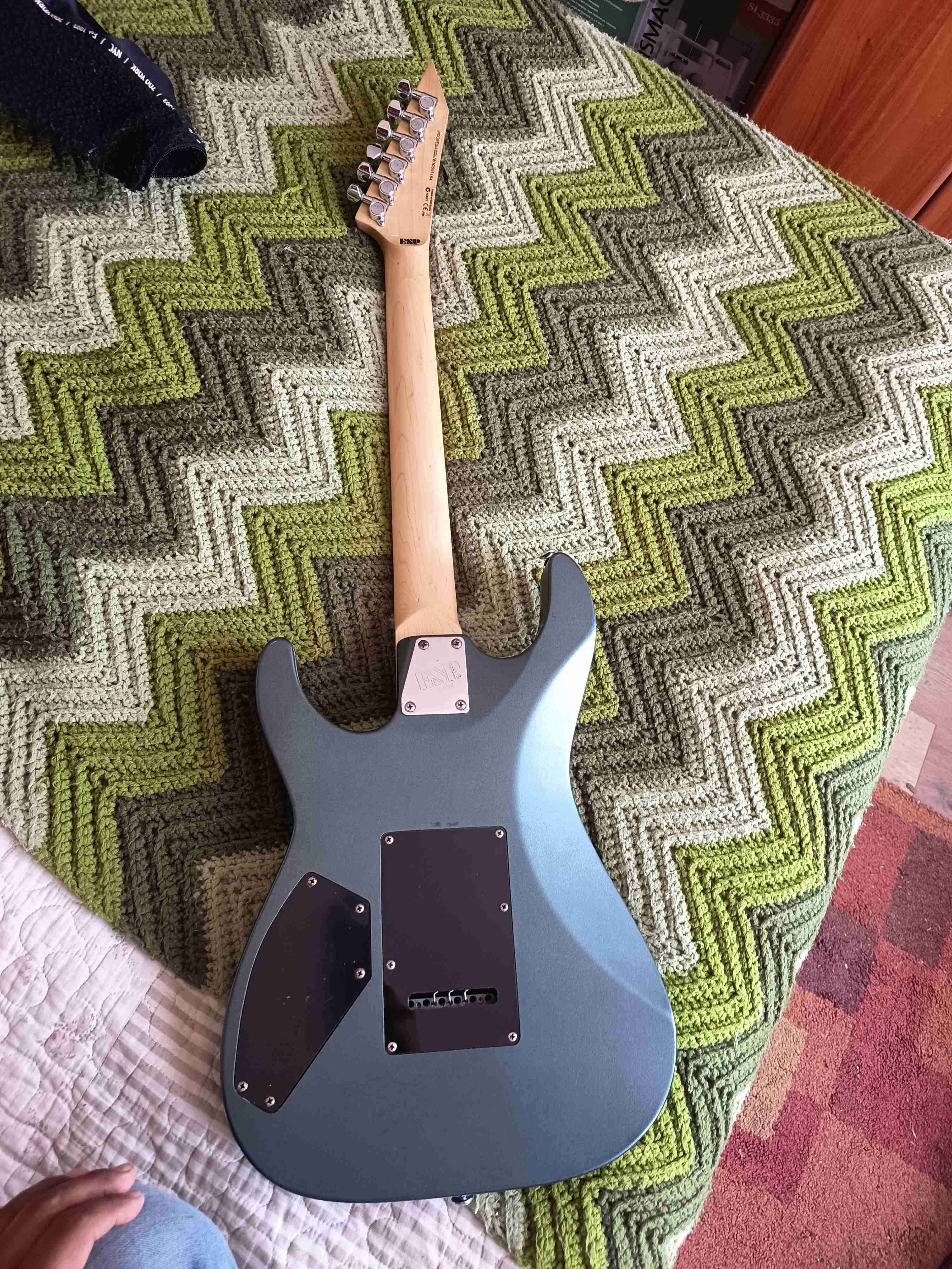 Guitarra eléctrica ESP gris - 3