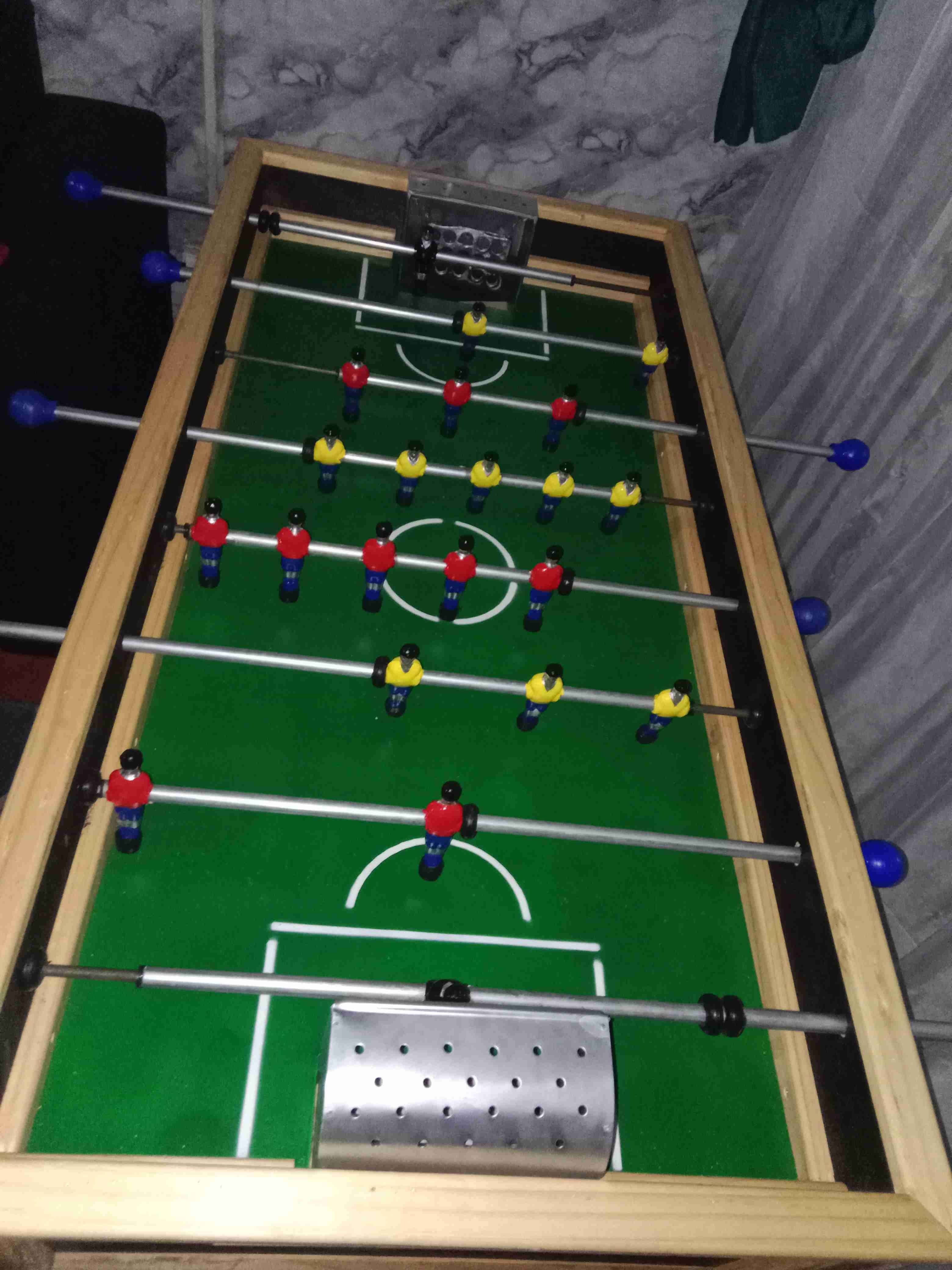 Mesa de futbolín de madera(Taka Taka)