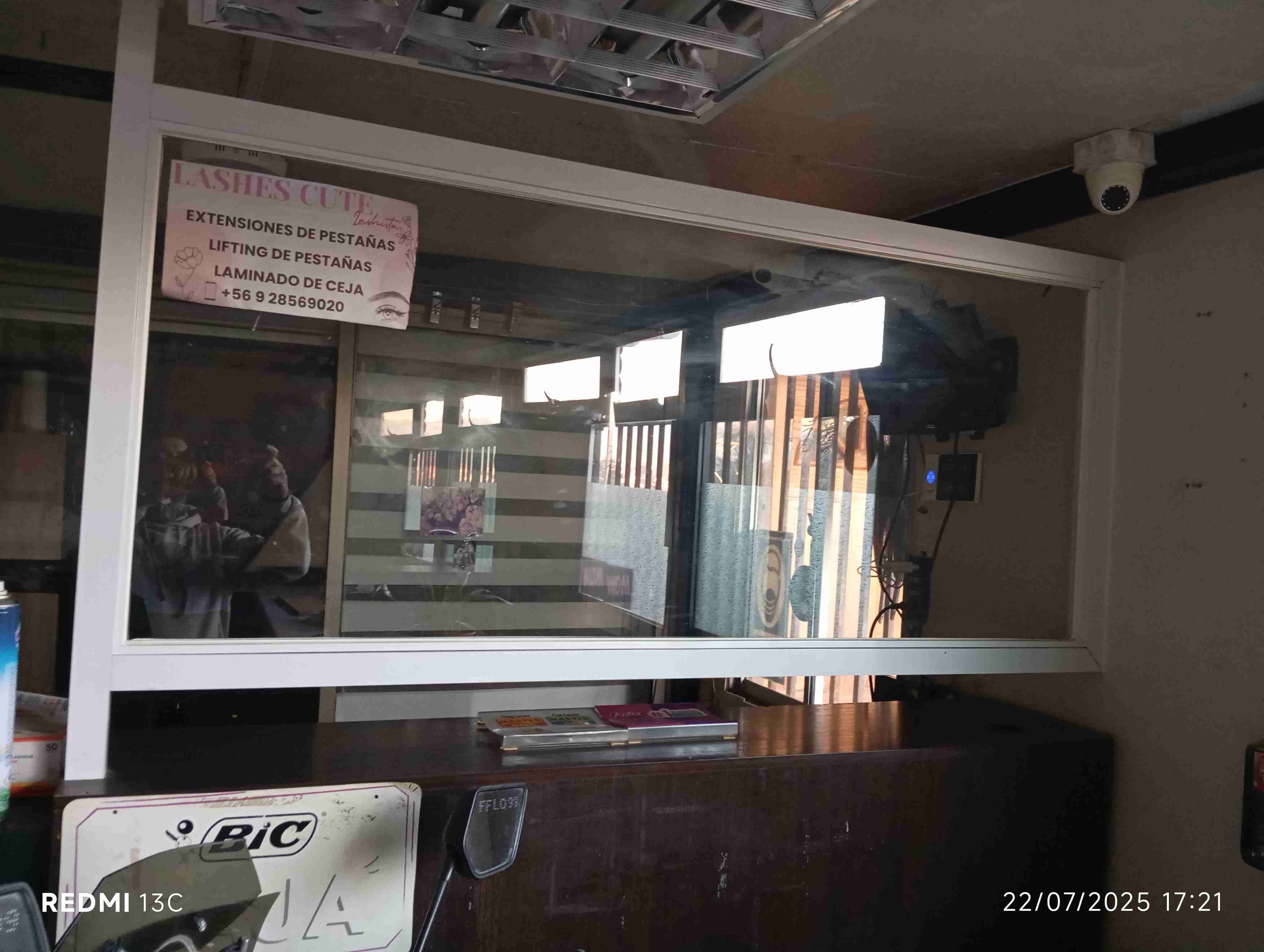 Divisor de oficina con ventana